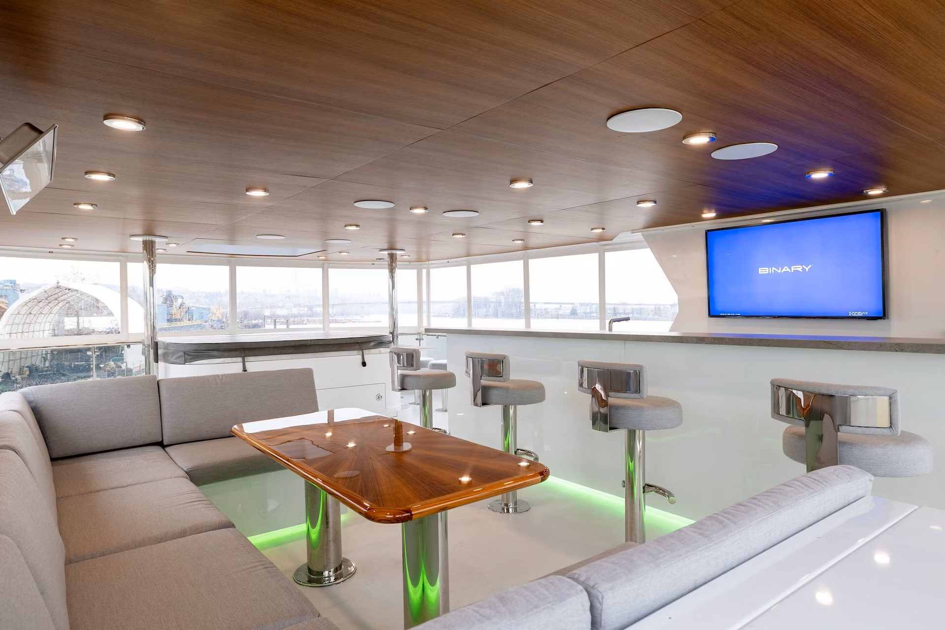 201 Bar and lounge area.jpg