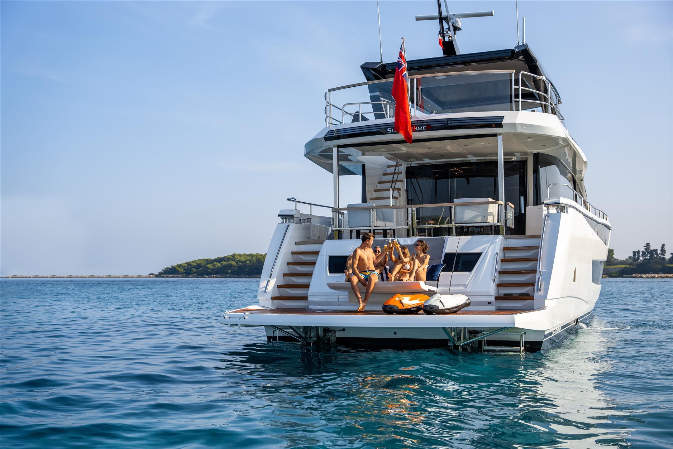201 Beach club area with unique sunbed.jpg