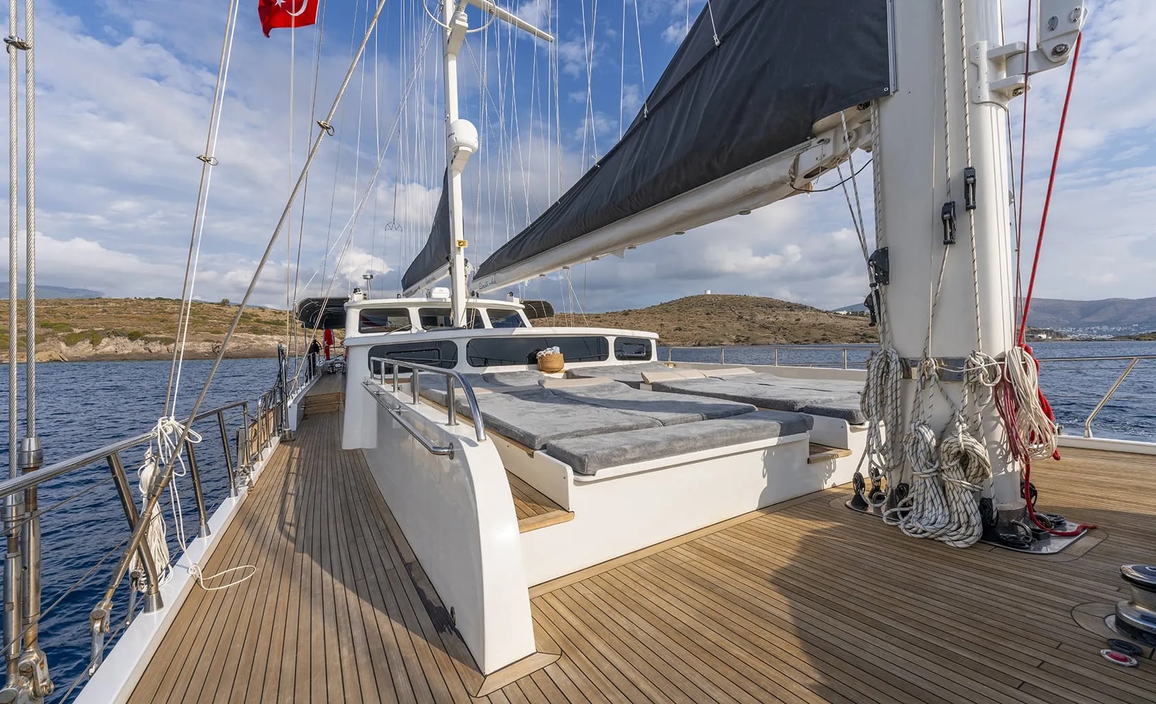 201 Foredeck sun pads.jpg
