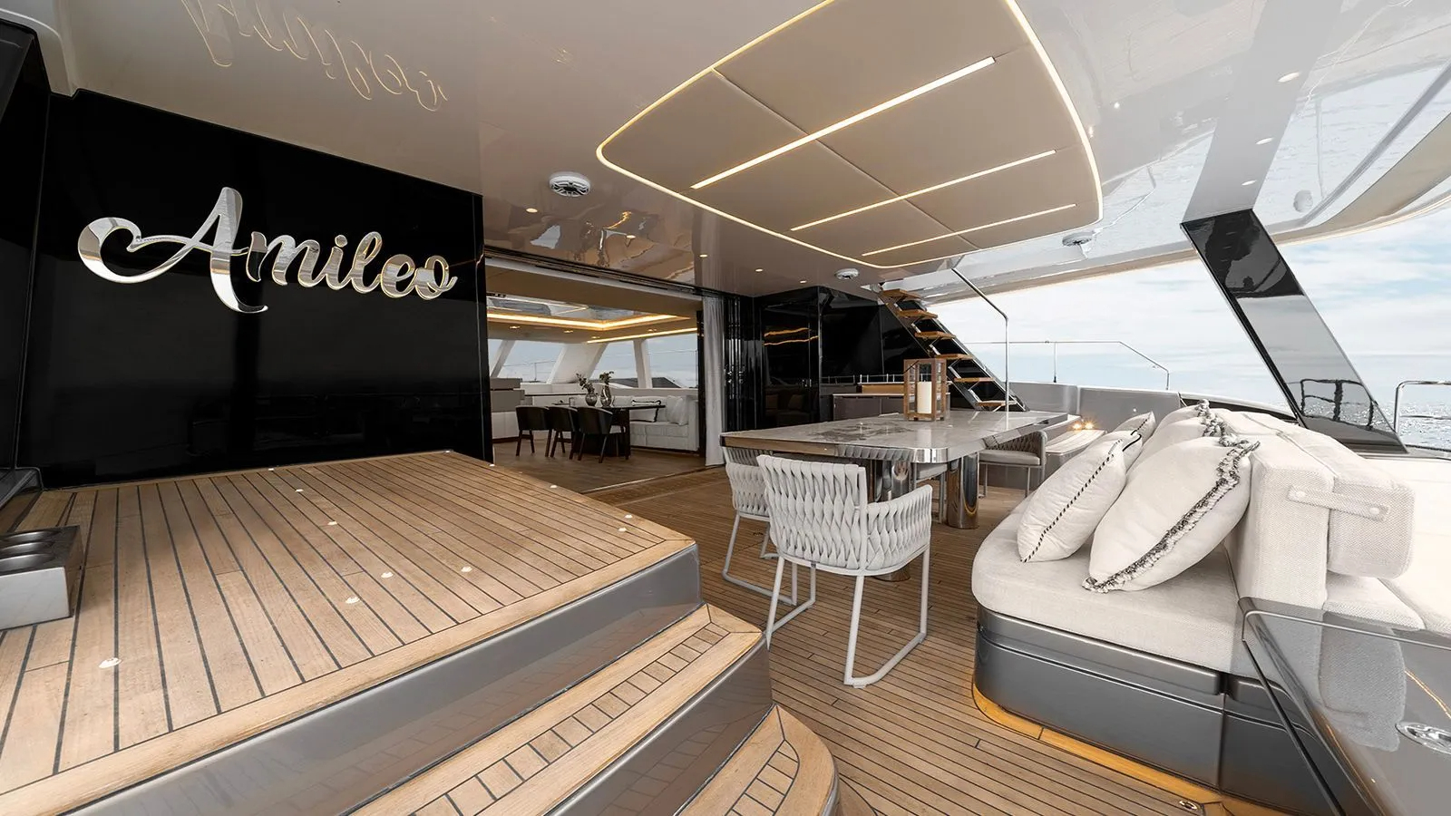 201 Main deck aft cockpit.jpg