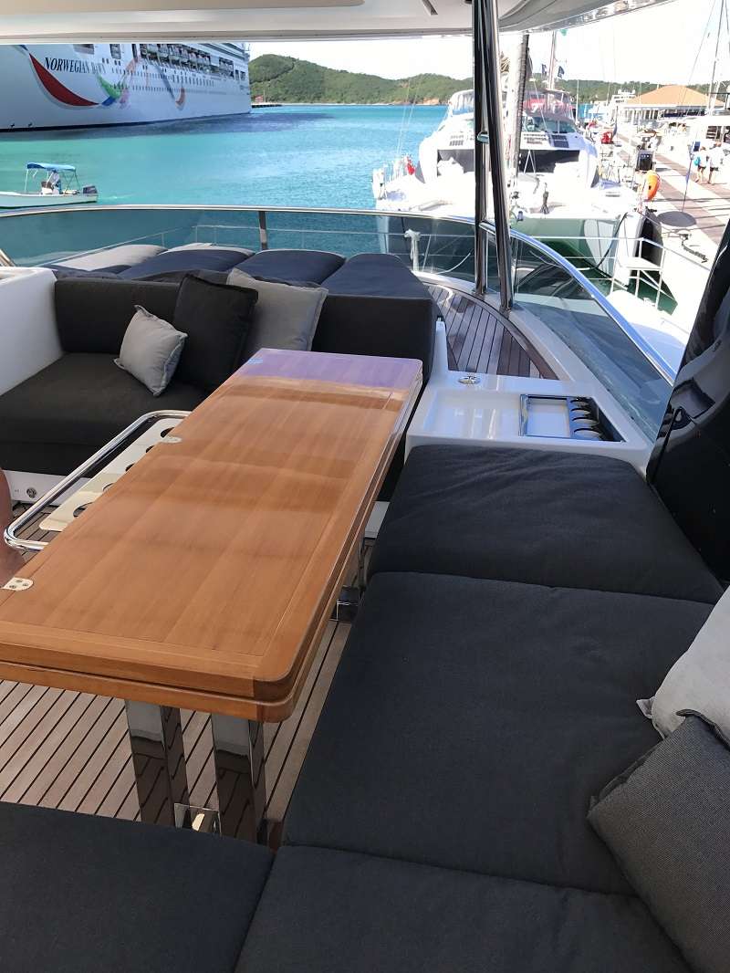 201 Motor Catamaran ULTRA 64 Fly Bridge.jpg