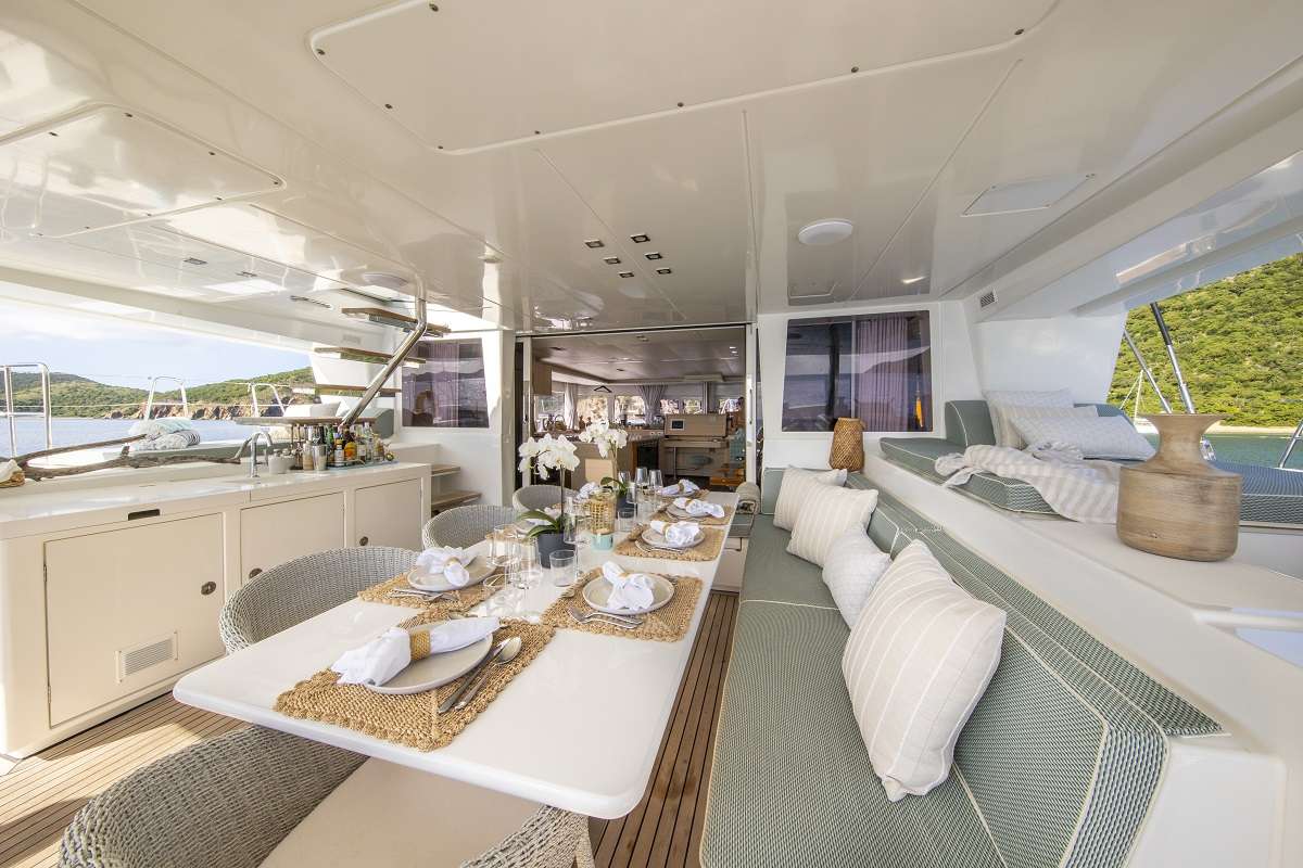 201 Sailing Catamaran NOMADA Aft Deck.jpg