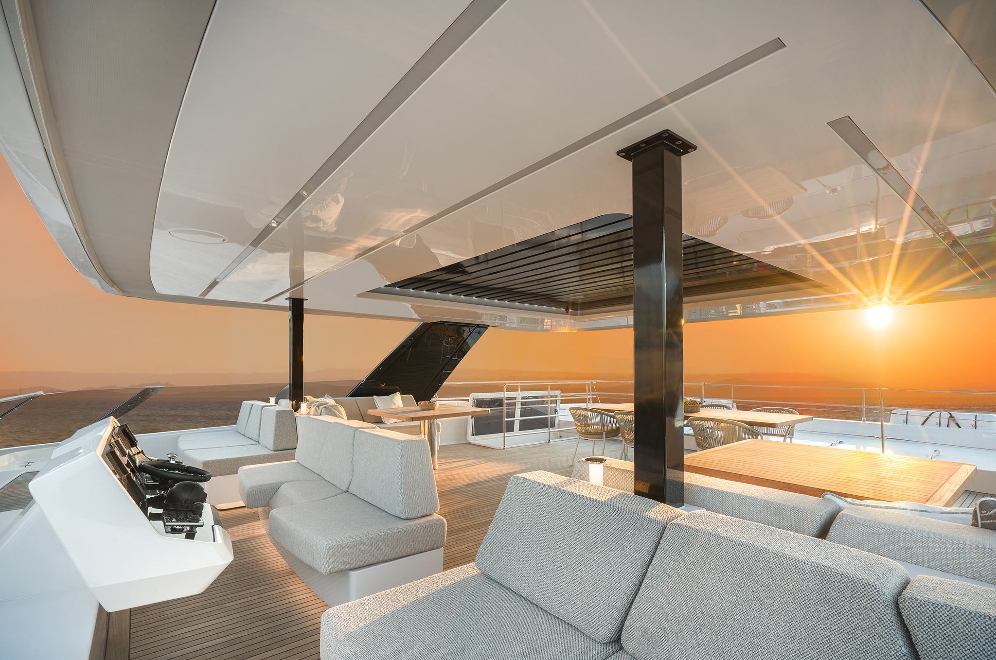 201 Spacious flybridge.jpg