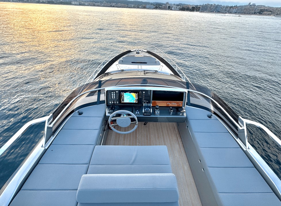 201 Sportfly sun deck.jpg