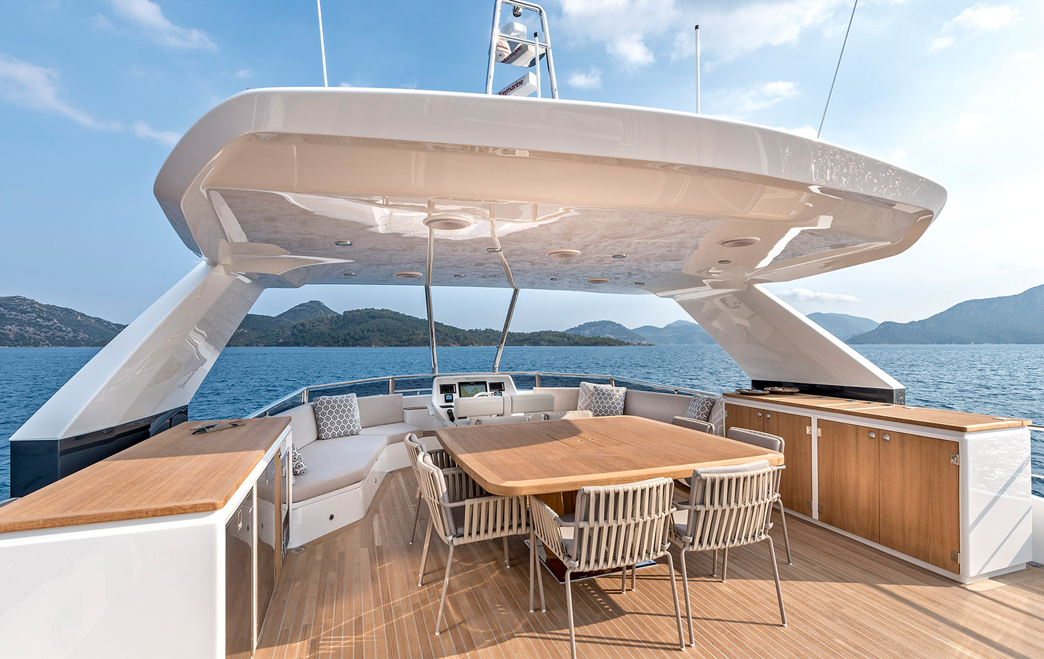 201 Sun deck dining.jpg