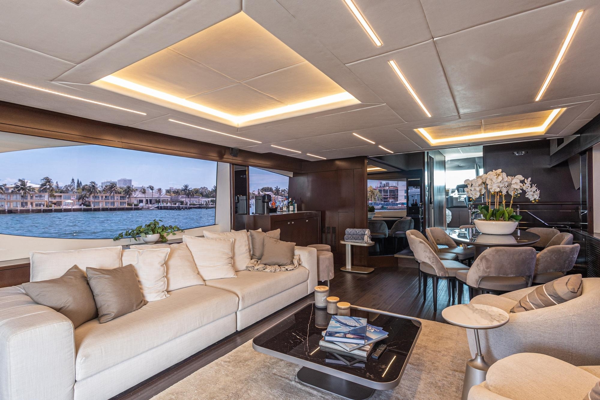 201 Superyacht MOZZ II interior.jpg