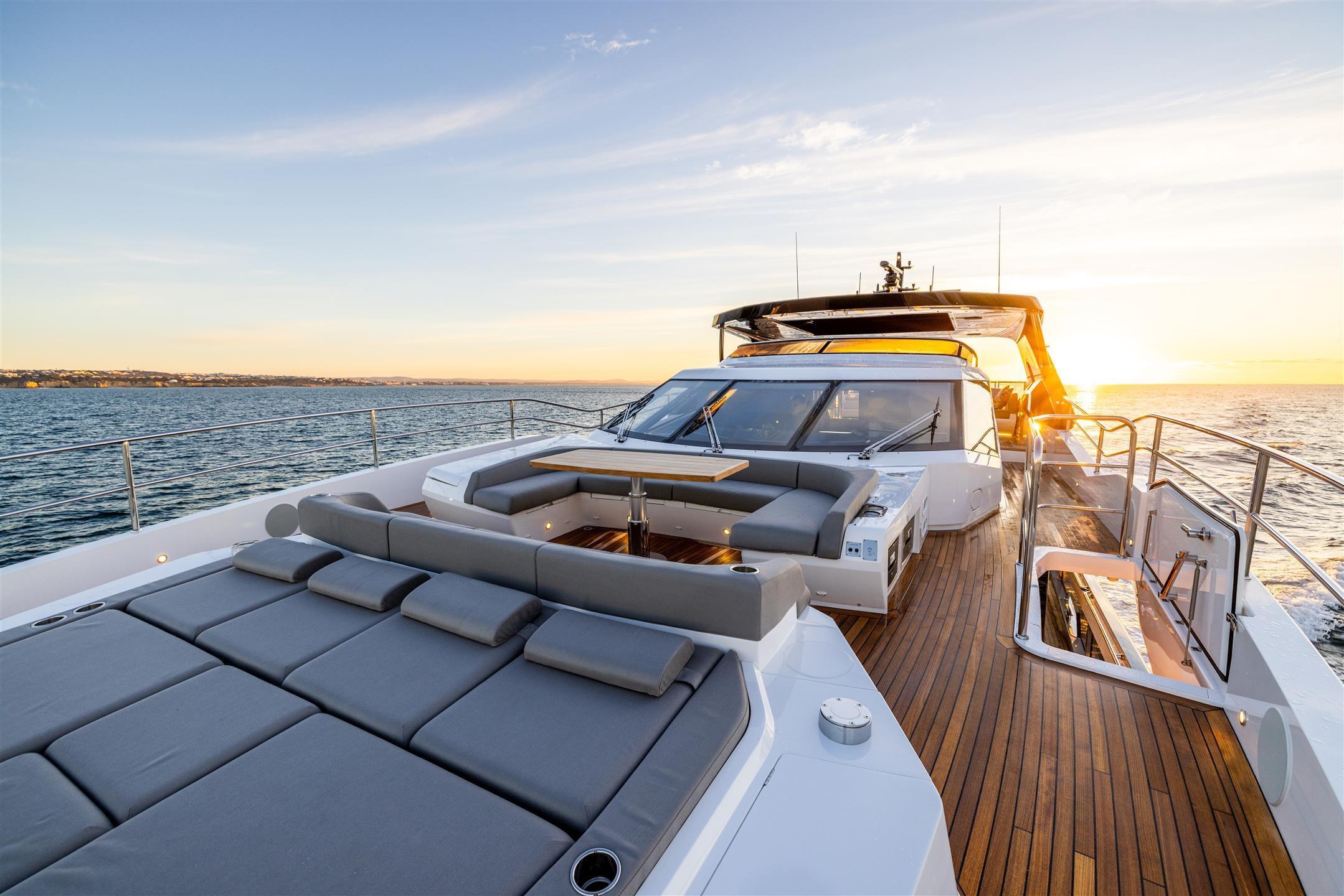 202 Foredeck detail.jpg