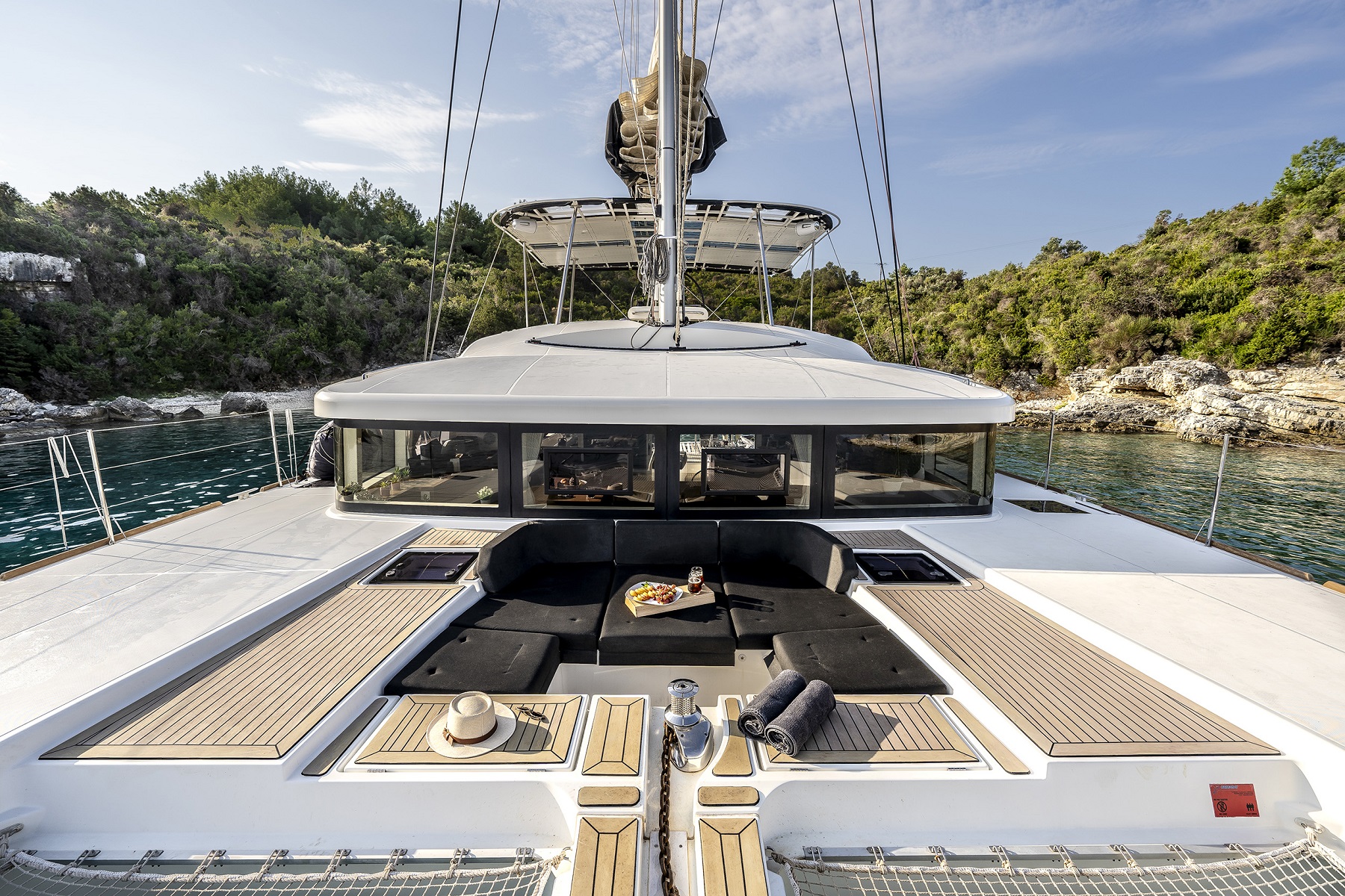 202 Foredeck seating.jpg