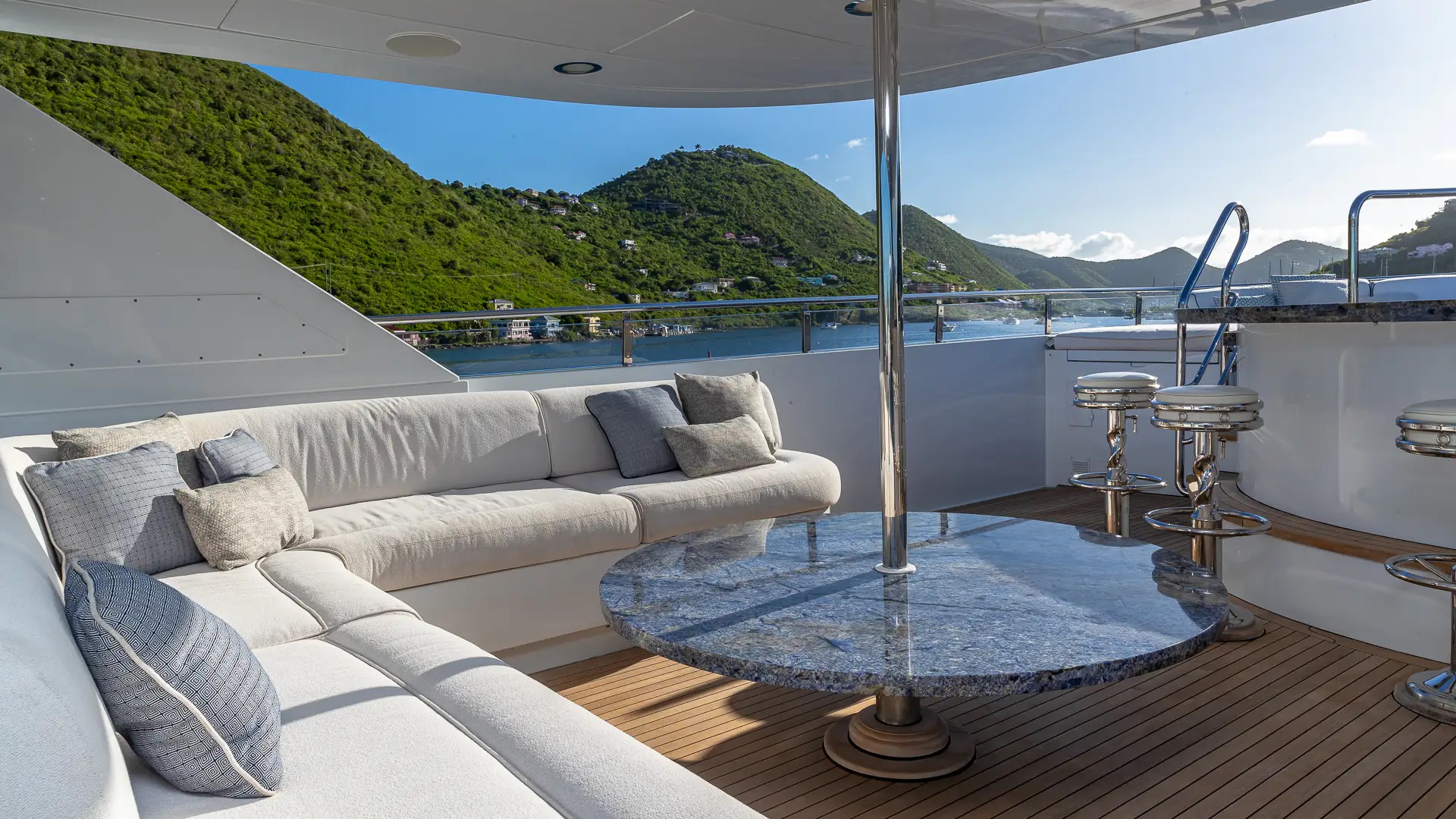 202 Lounge on Sun deck.jpg