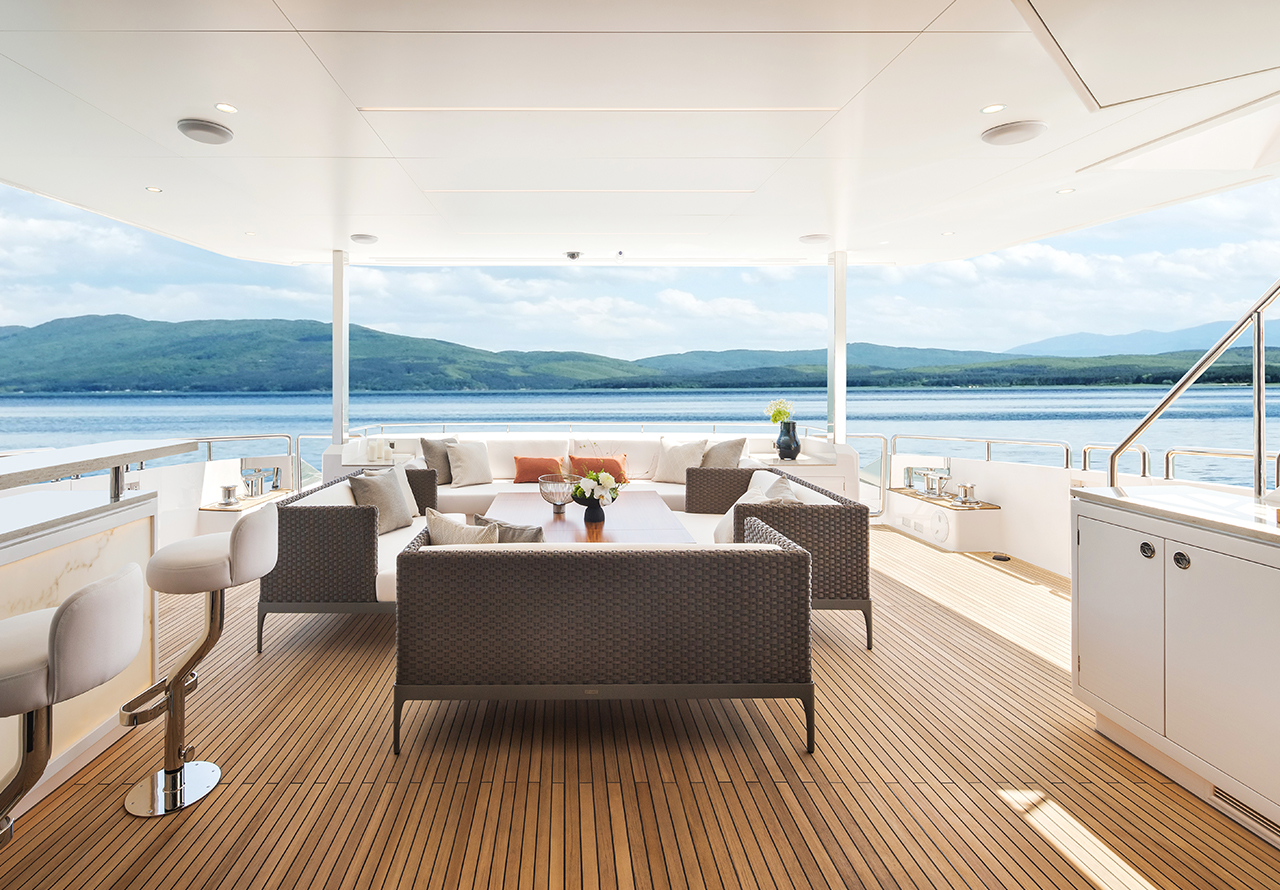 202 Main deck view aft.jpg