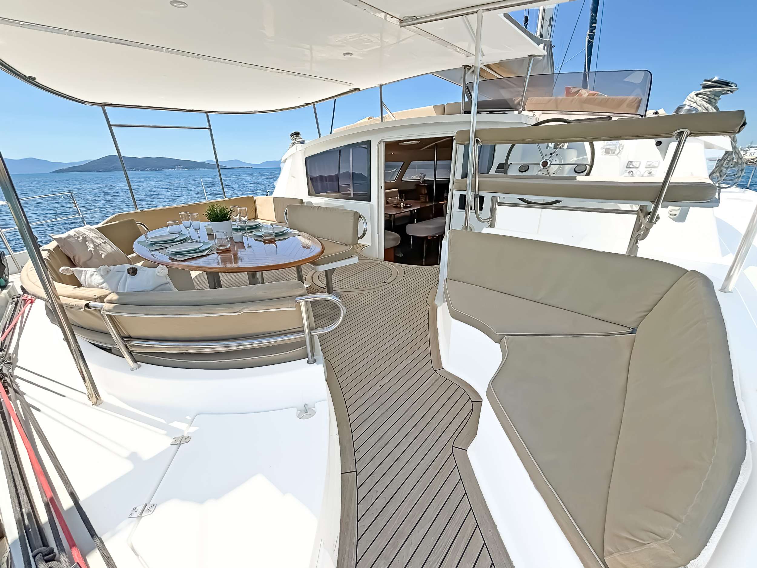 202 Outdoor lounge and dining.jpg