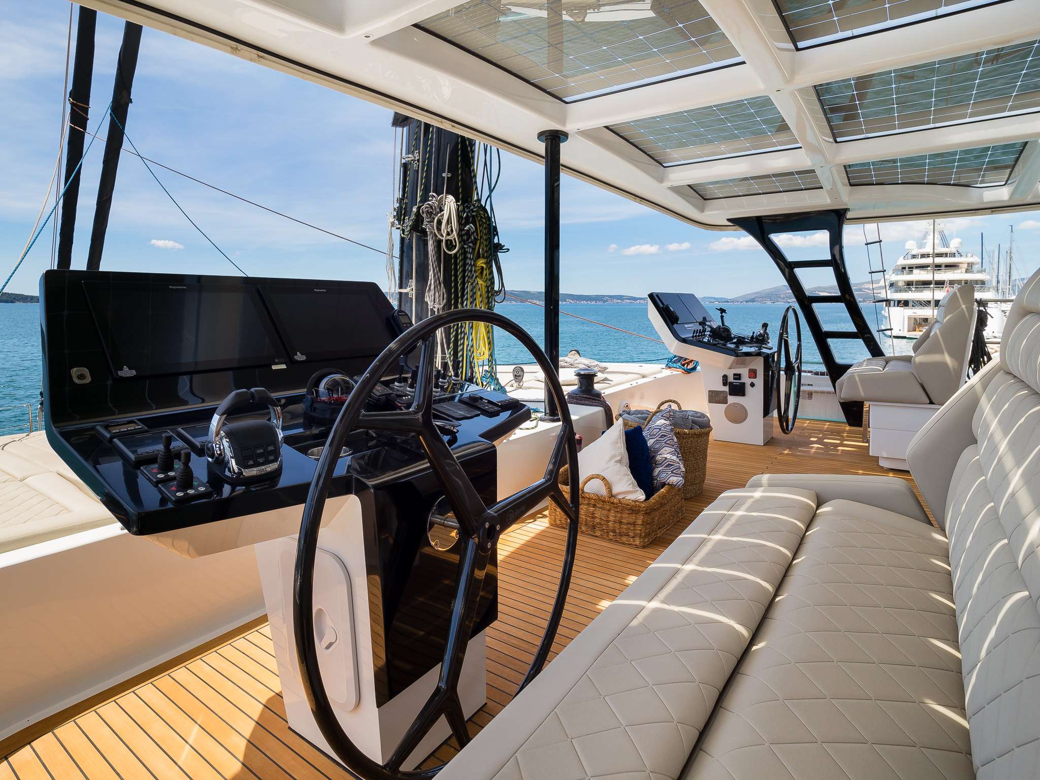 202 Sun deck helm controls.jpg