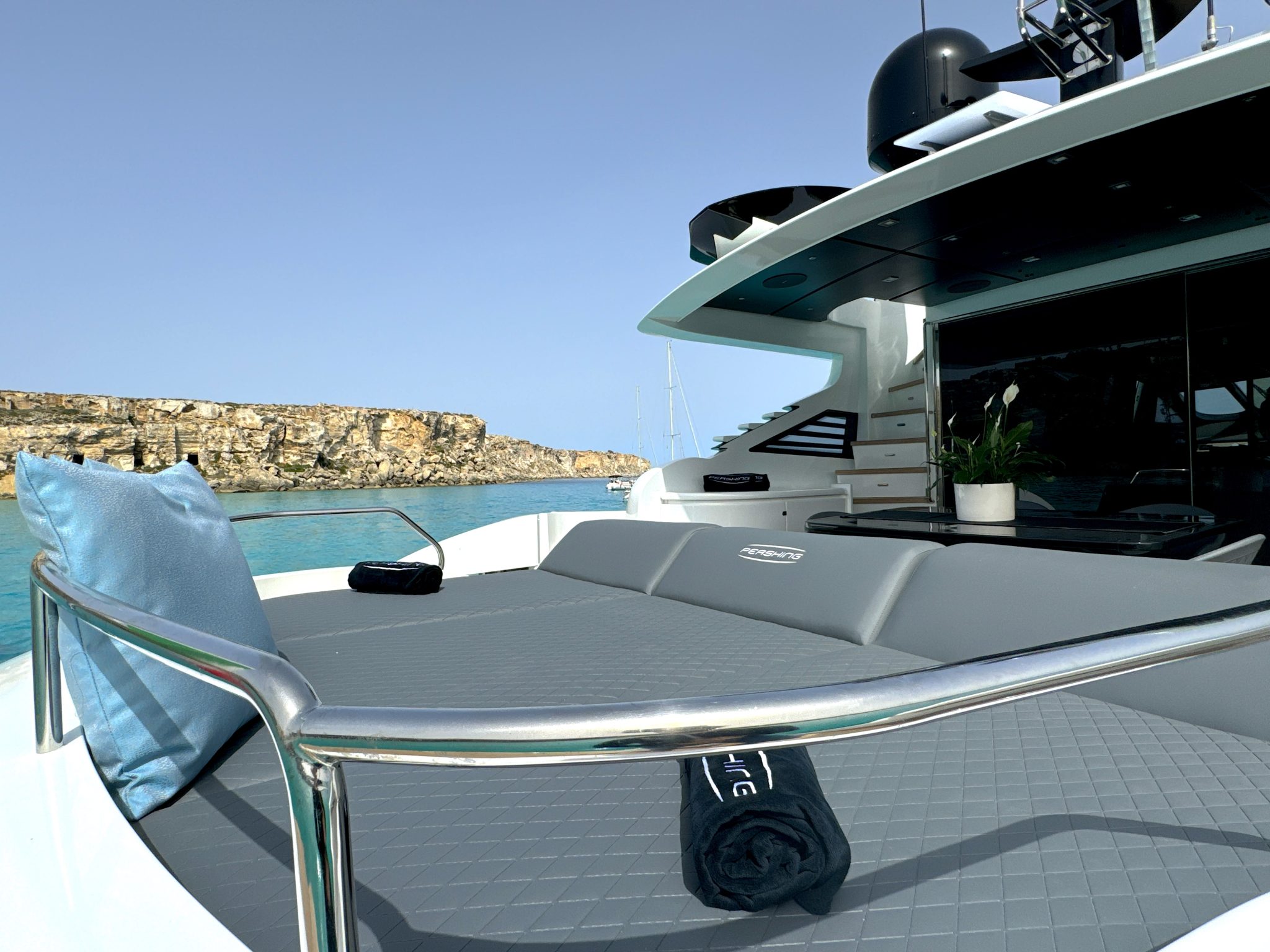 203 Aft deck sun pads.jpg