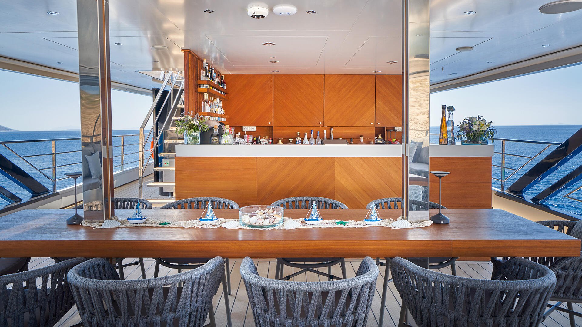 203 Bar and dining.jpg