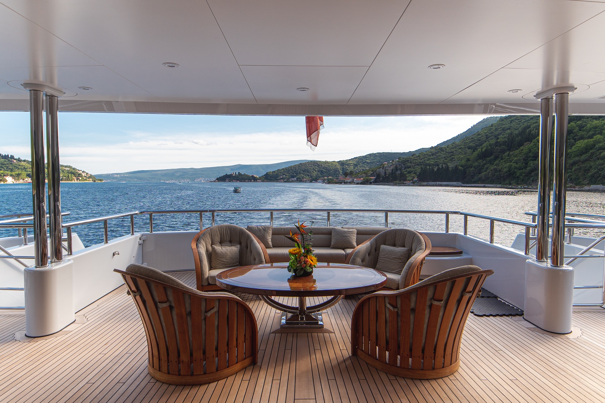 203 Deck seating.jpg