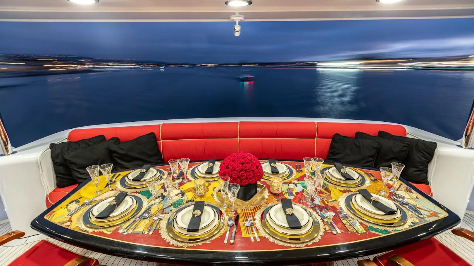 203 Dining on Main deck.jpg