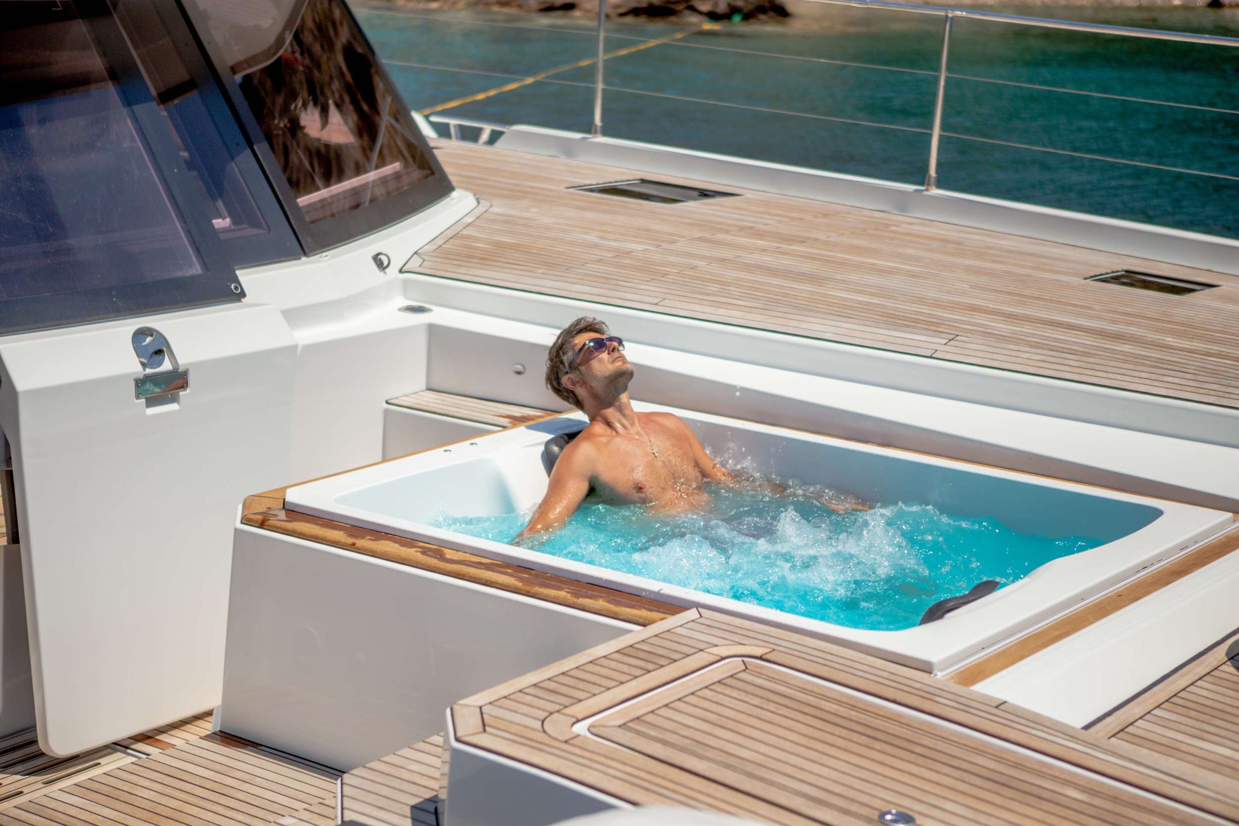 203 Foredeck jacuzzi.jpg