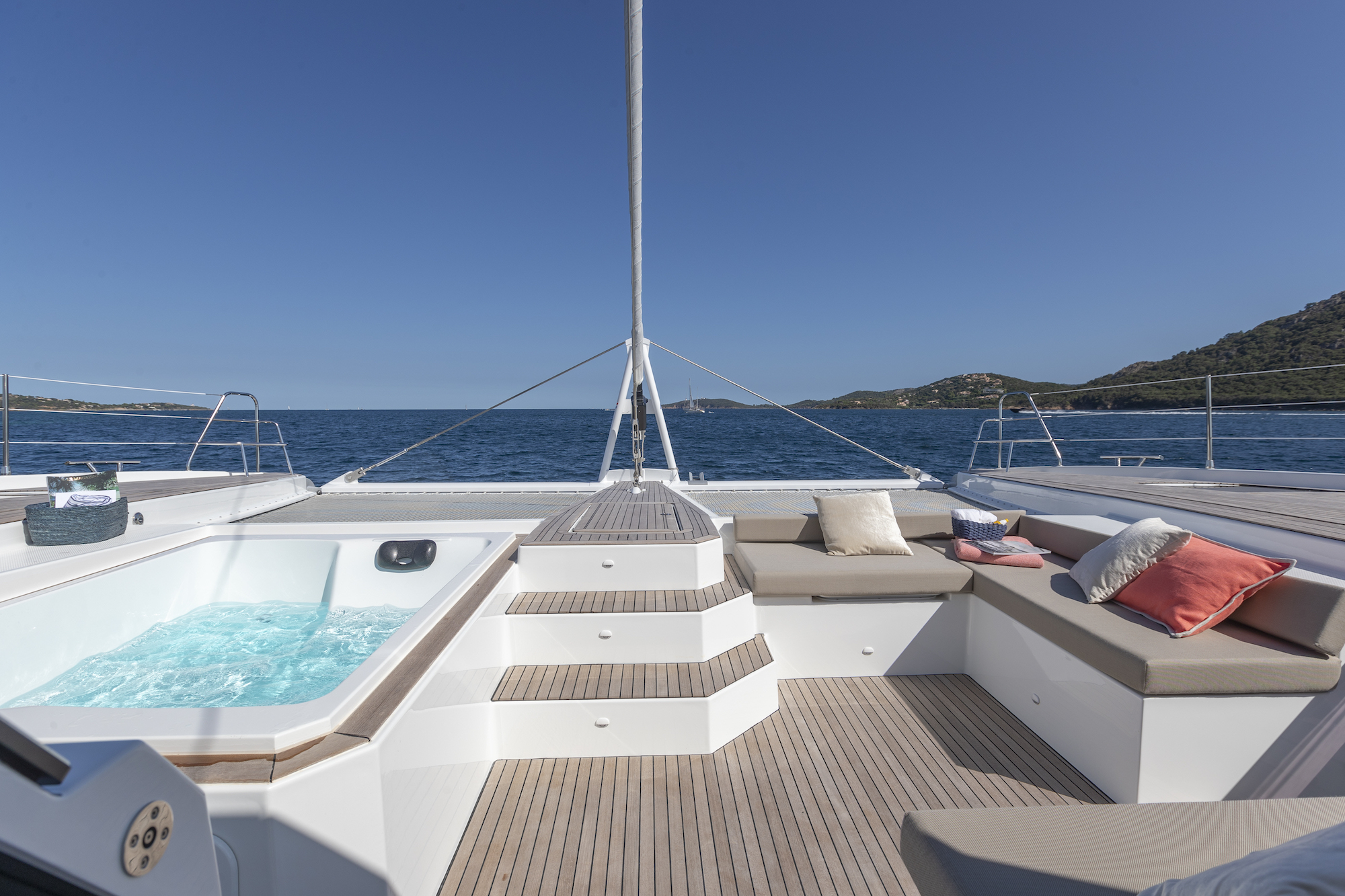 203 Foredeck seating and jacuzzi.jpg