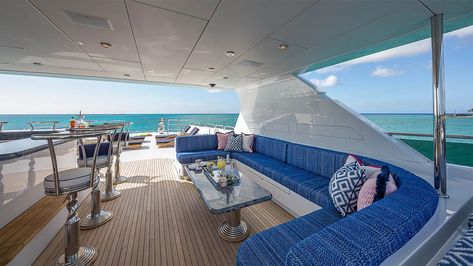 203 Seating on Sun deck.jpg