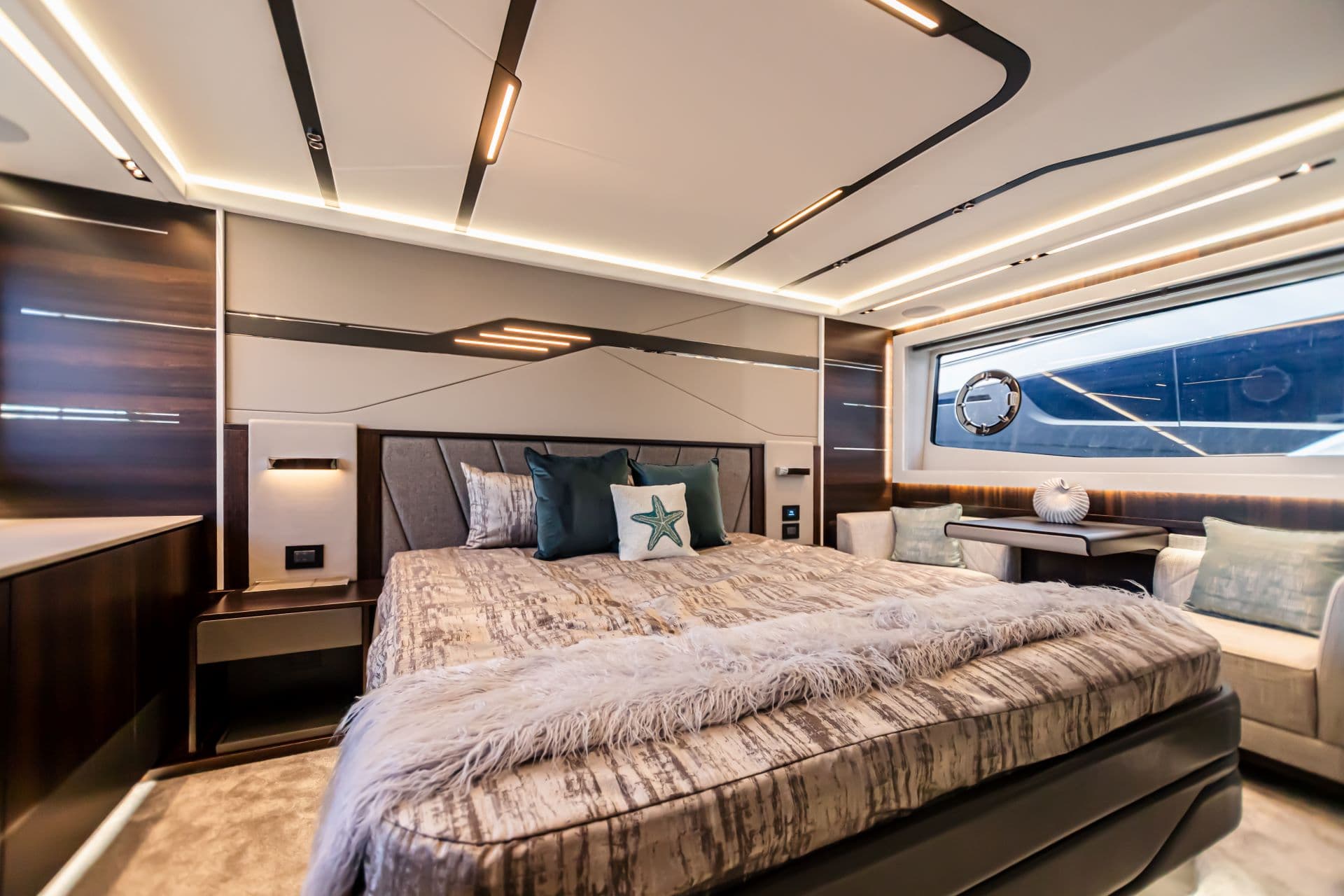 203 Sistership interior.jpg