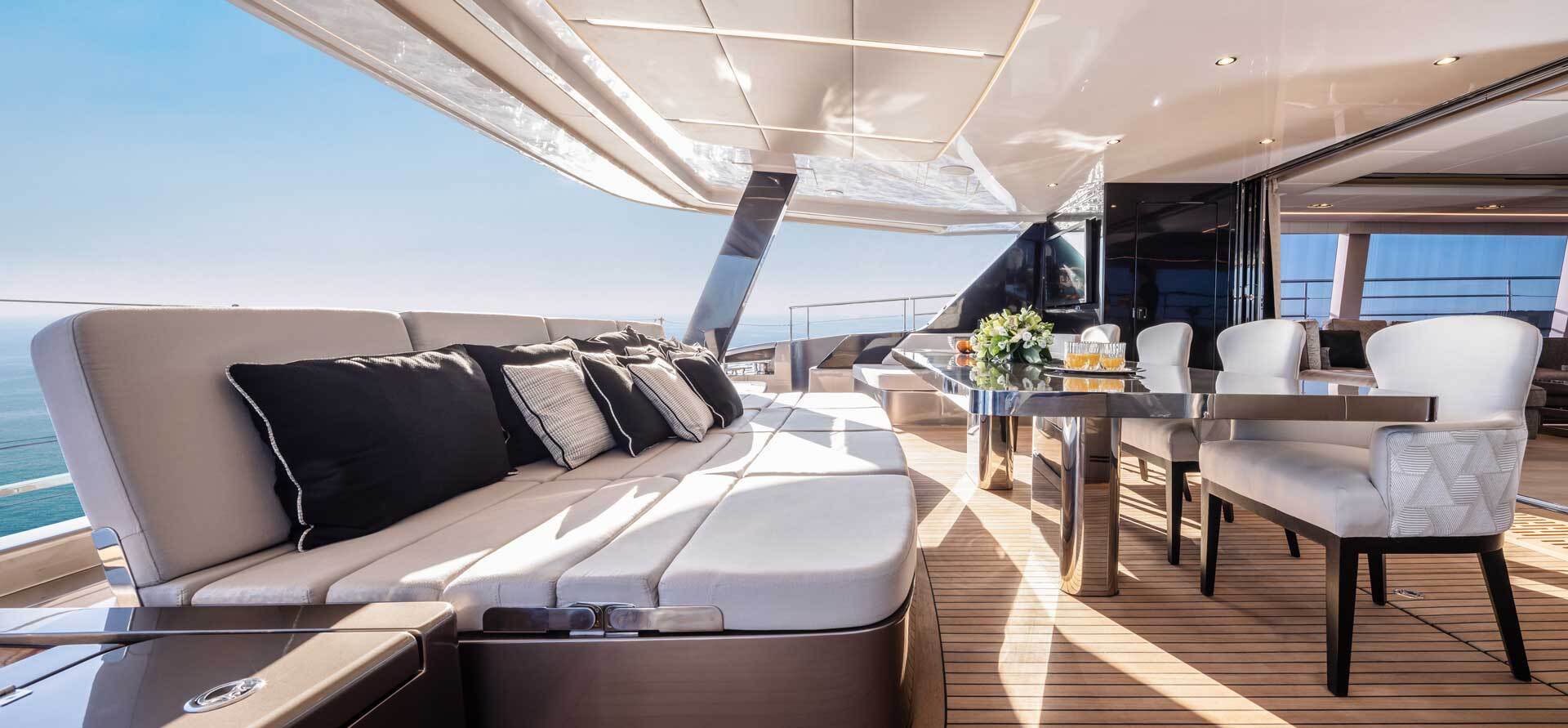 204 Aft deck cockpit.jpg