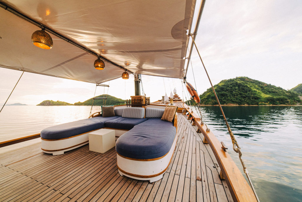 204 Deck seating.jpg