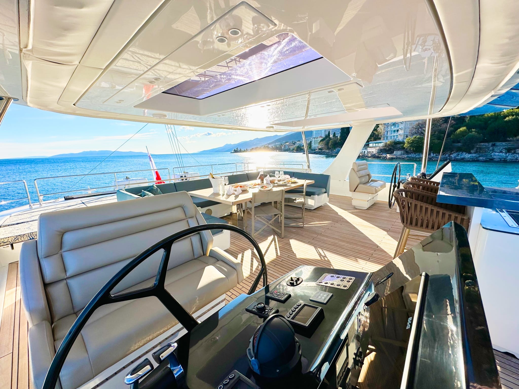 204 Flybridge helm controls.jpg