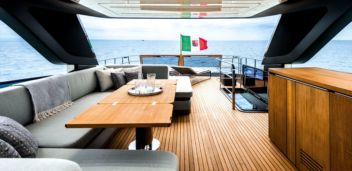 204 Flybridge.jpg