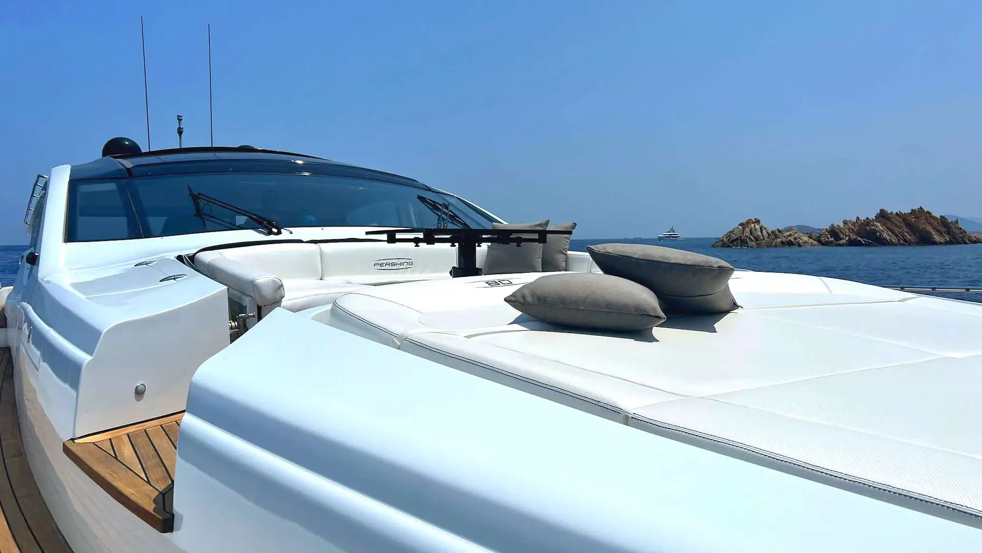 204 Foredeck detail.jpg