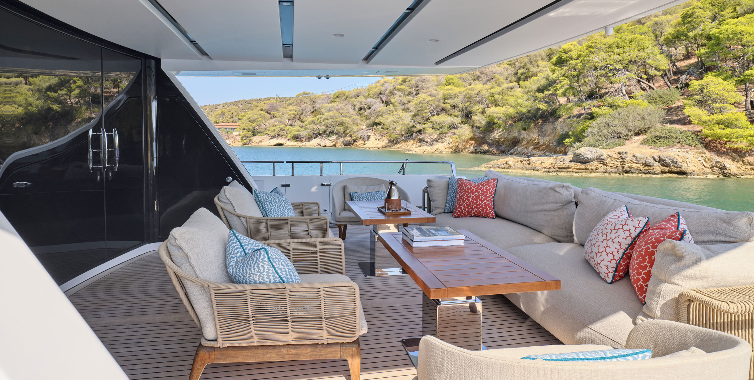 204 Main deck aft lounge.jpg