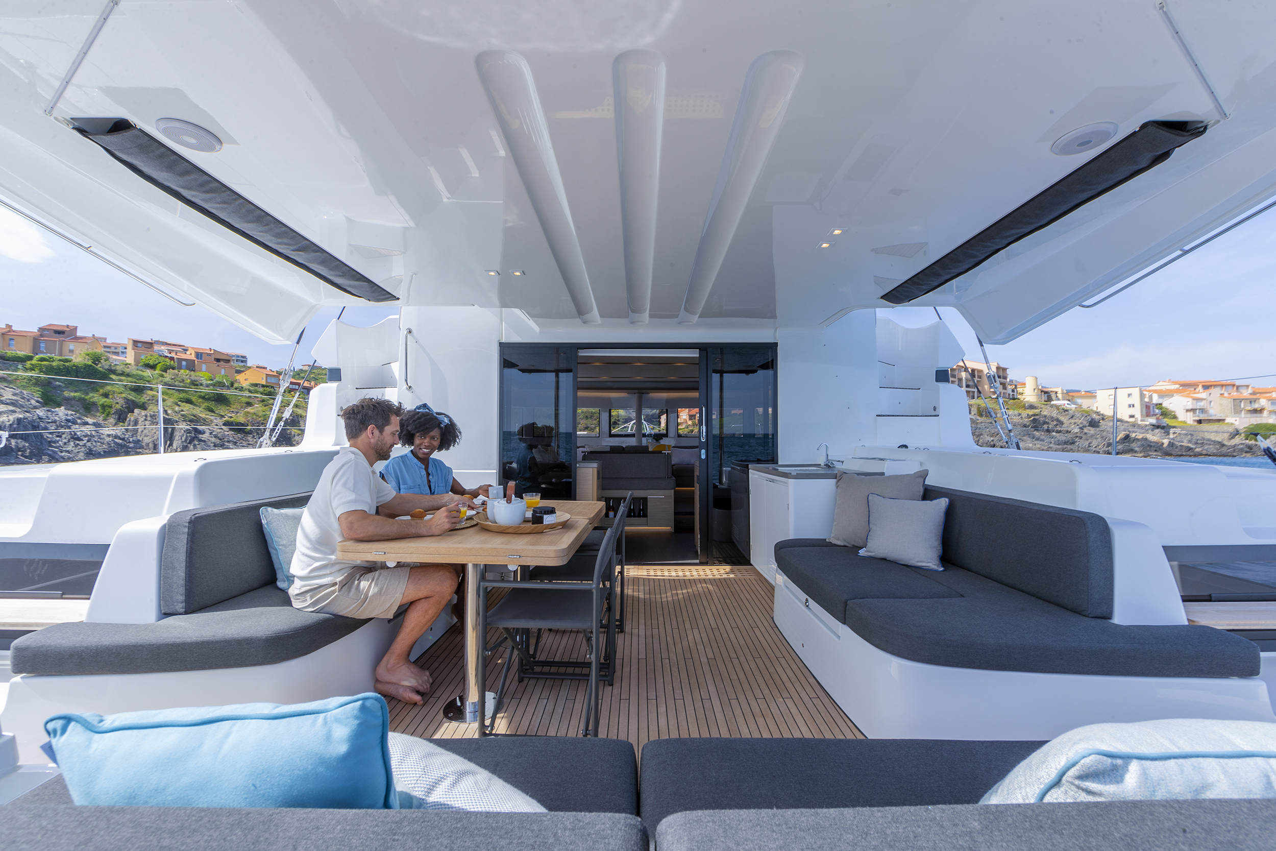 204 Main deck seating and dining.jpg