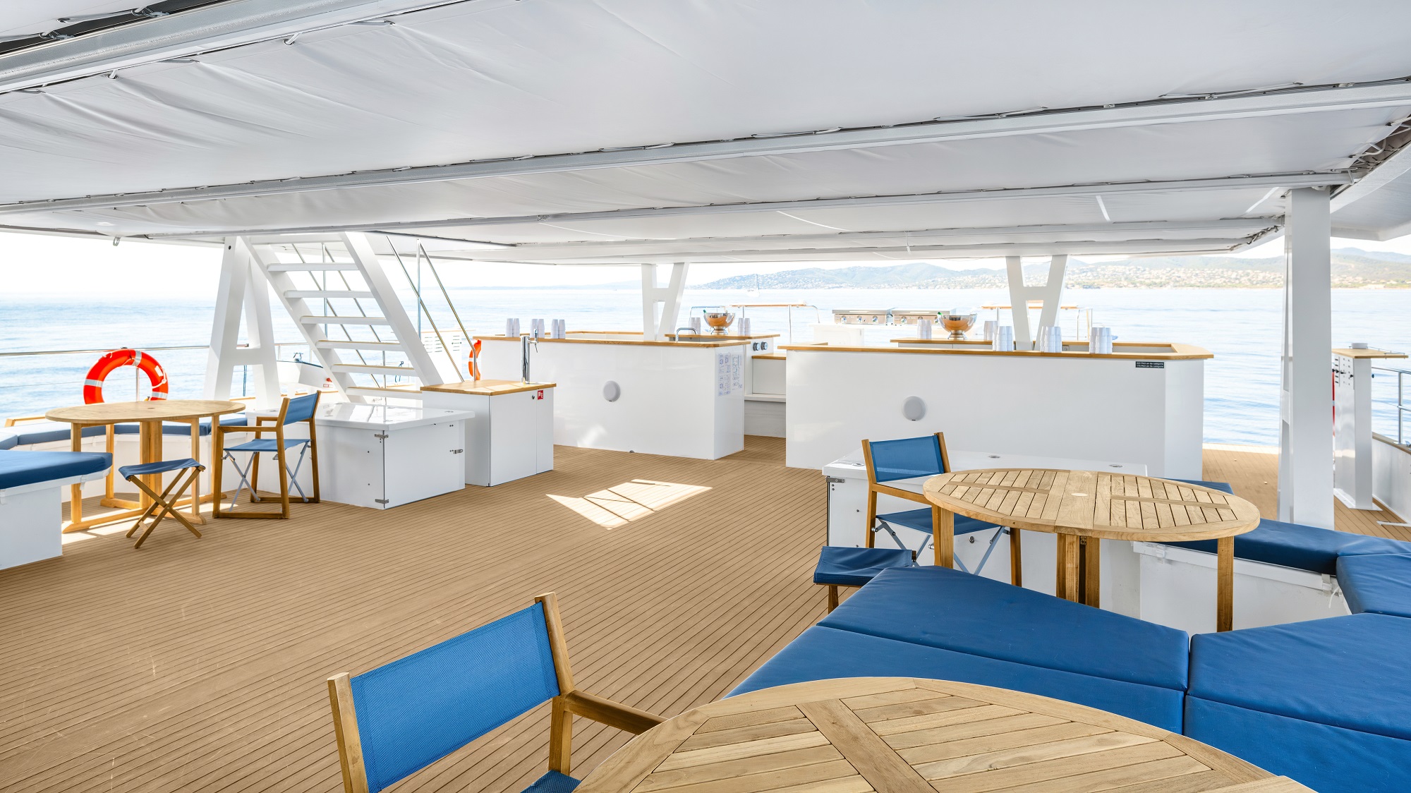204 Main deck.jpg