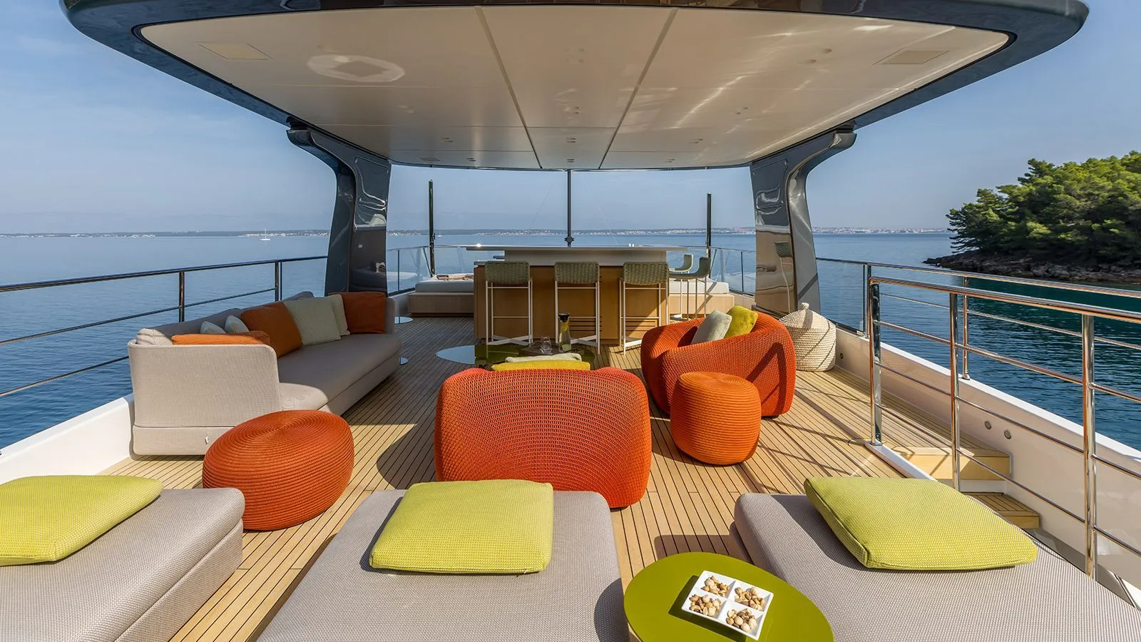 204 Seating on Sun deck.jpg
