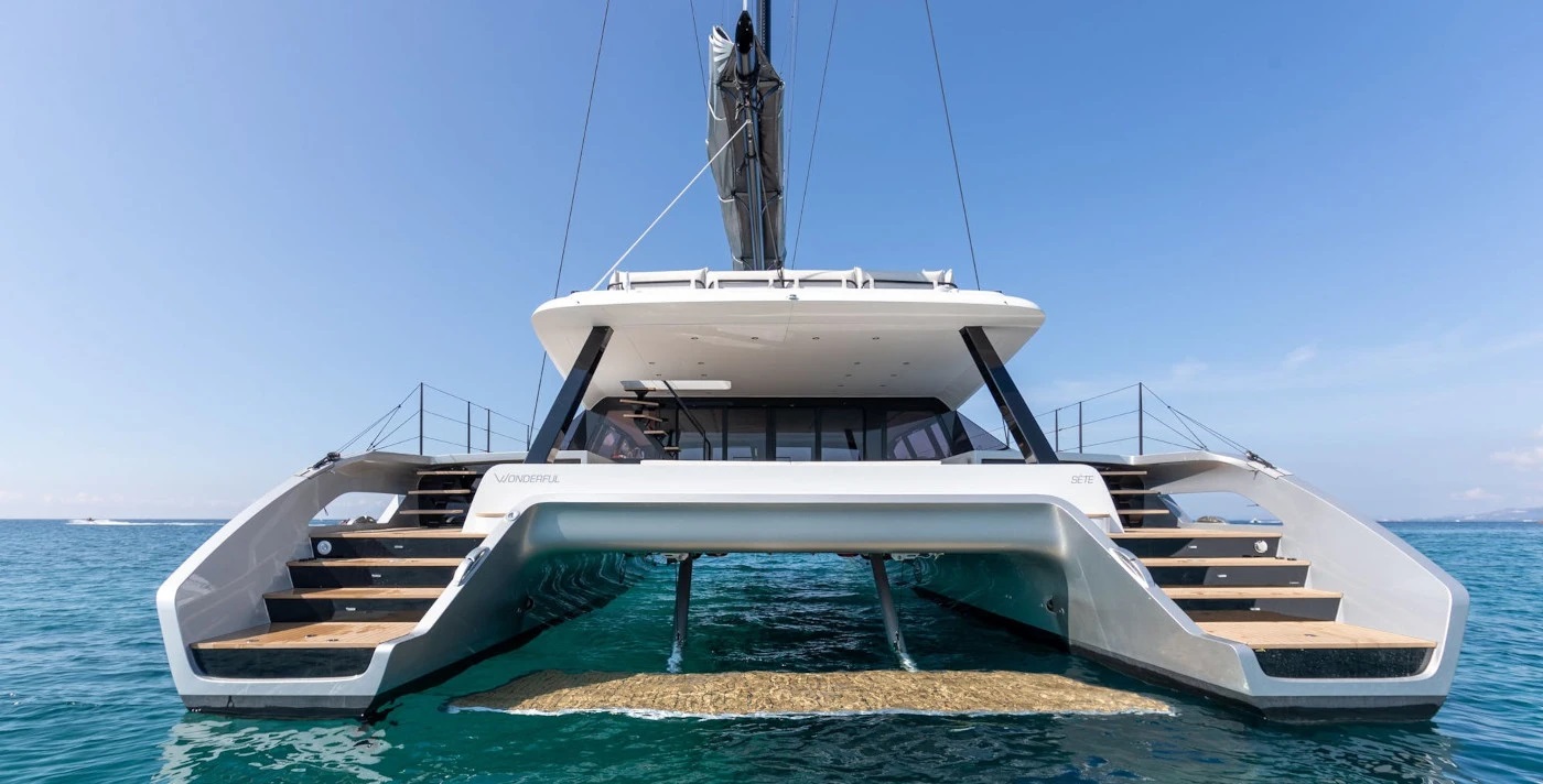 204 Stern swim platform.jpg
