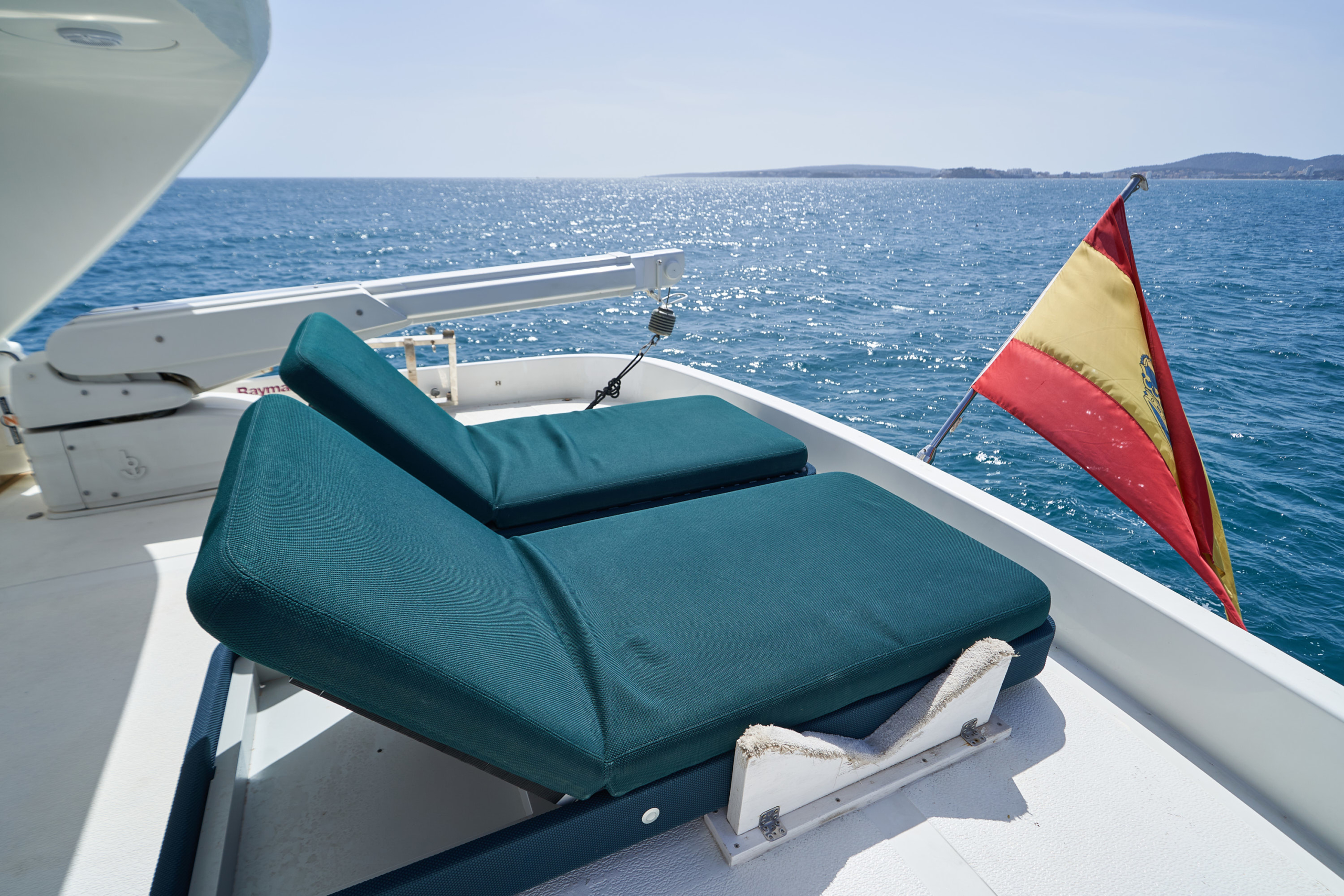204 Sun deck aft sun pads.jpg