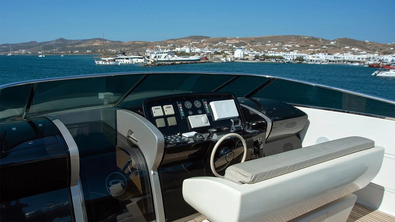 204 Sun deck helm station.jpg