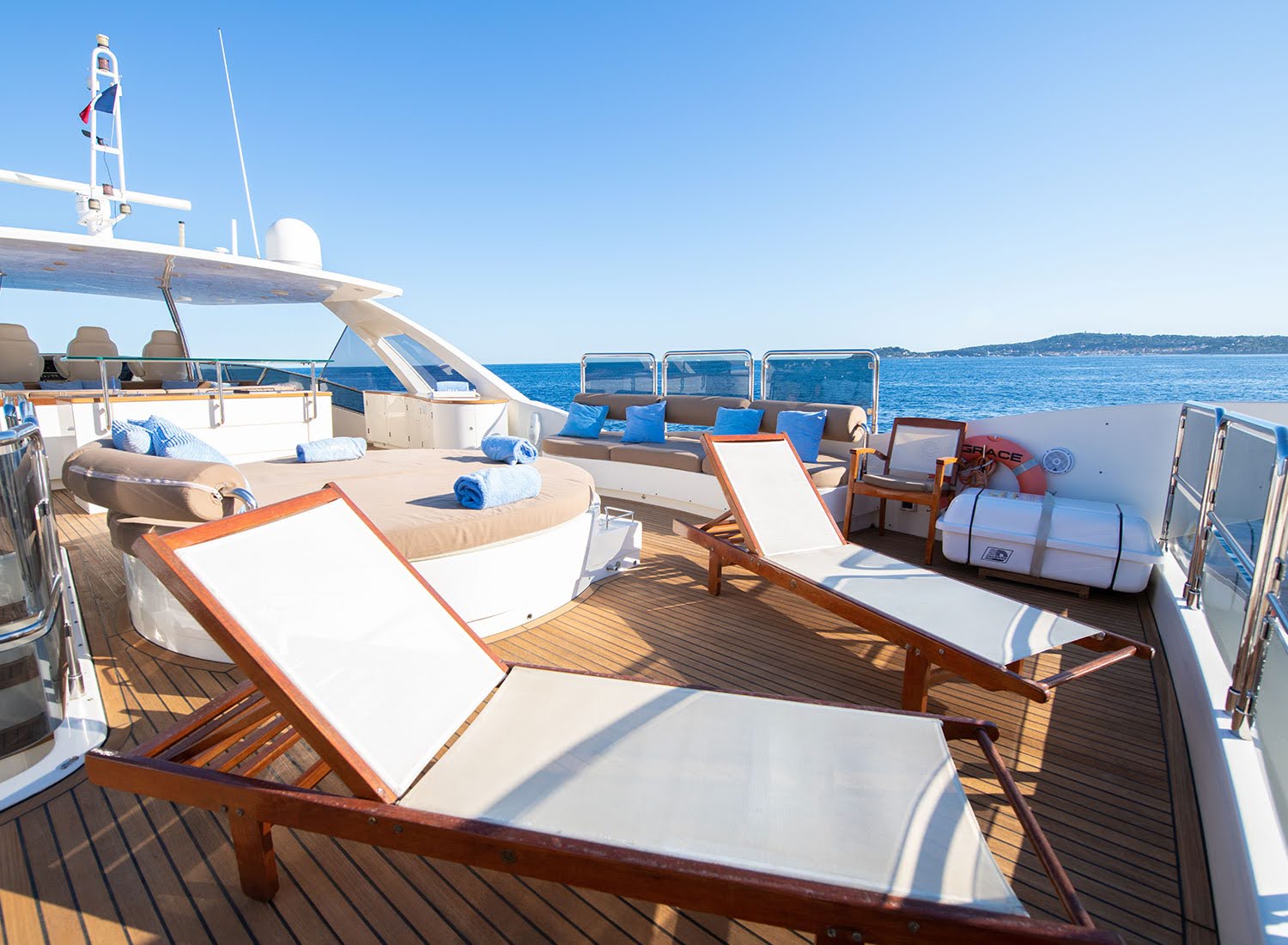 204 sun beds on Main deck.jpg
