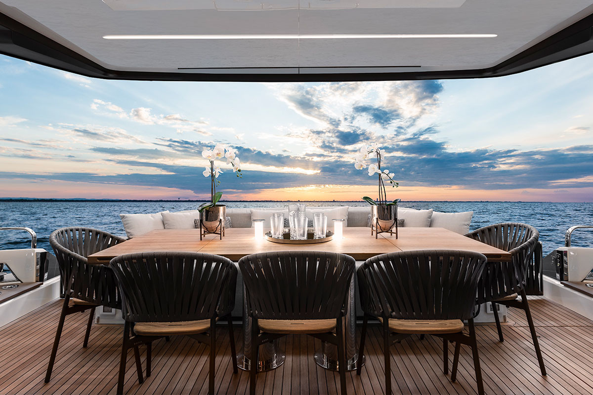 205 Aft deck dining.jpg