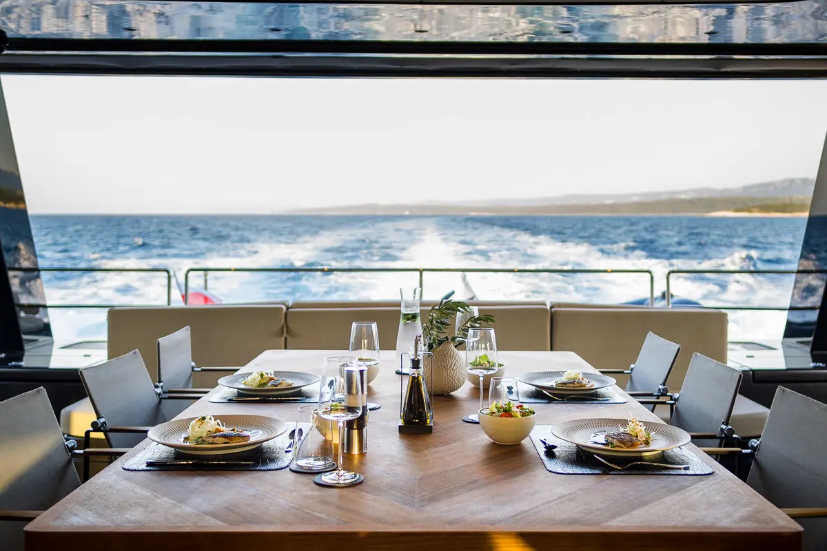 205 Al fresco deck dining.jpg