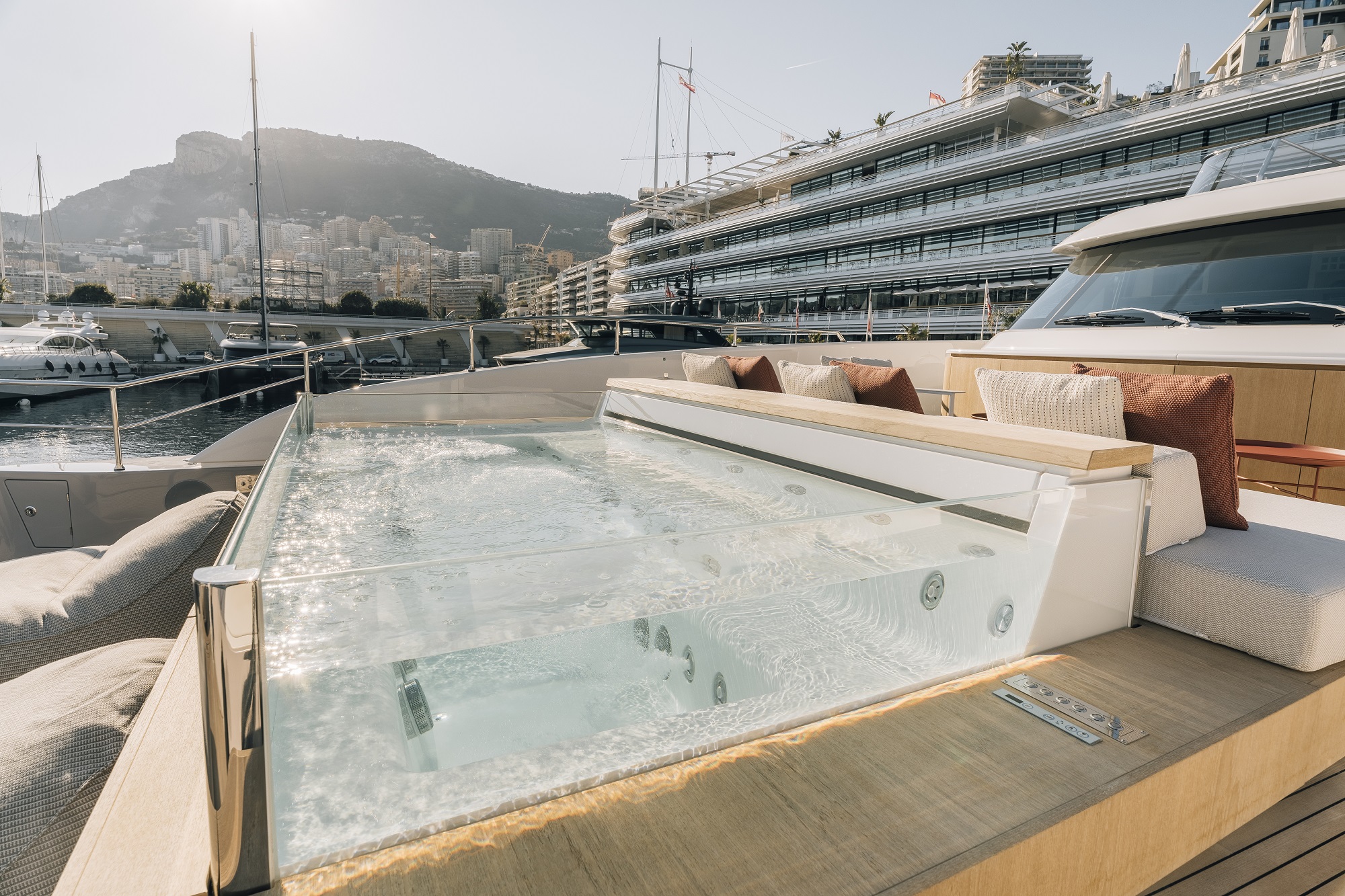 205 Bow jacuzzi.jpg