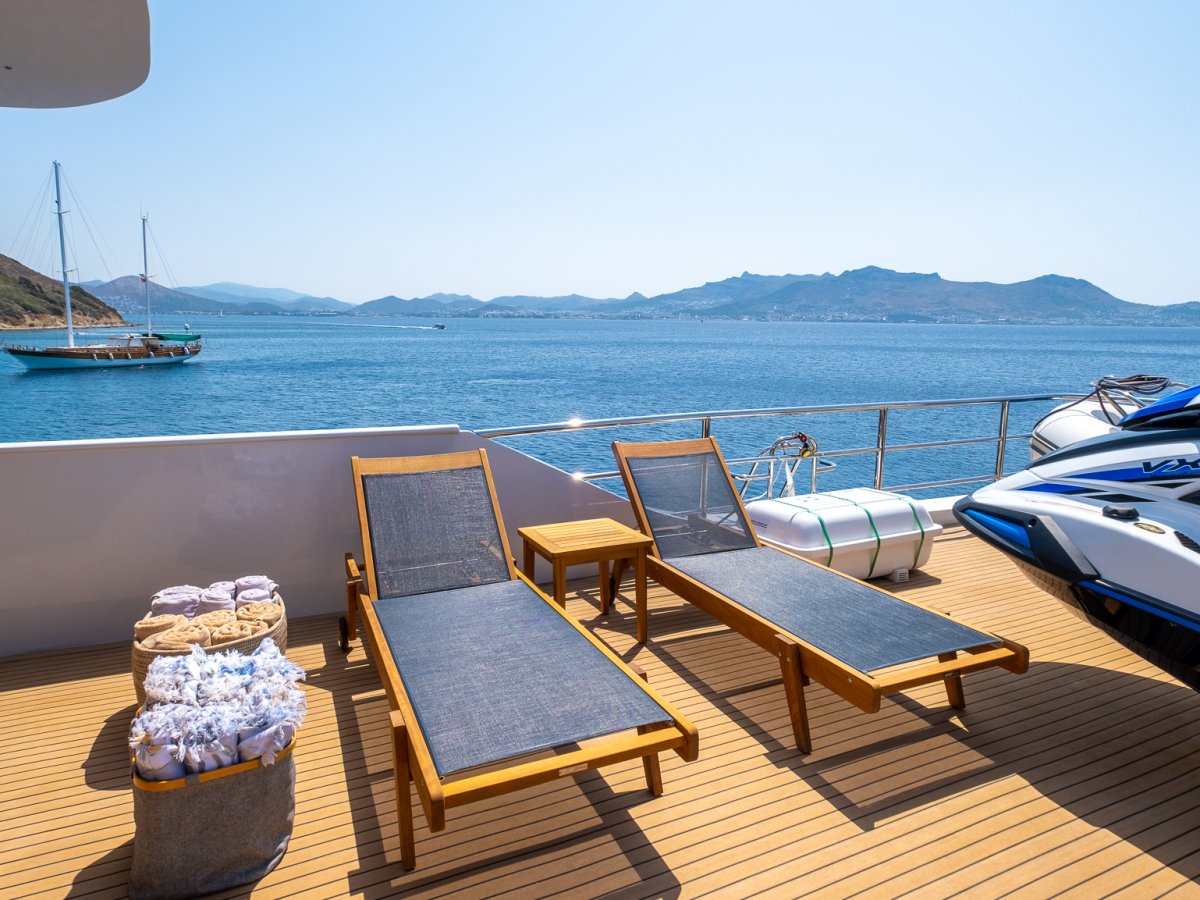 205 Bridge deck sun beds.jpg