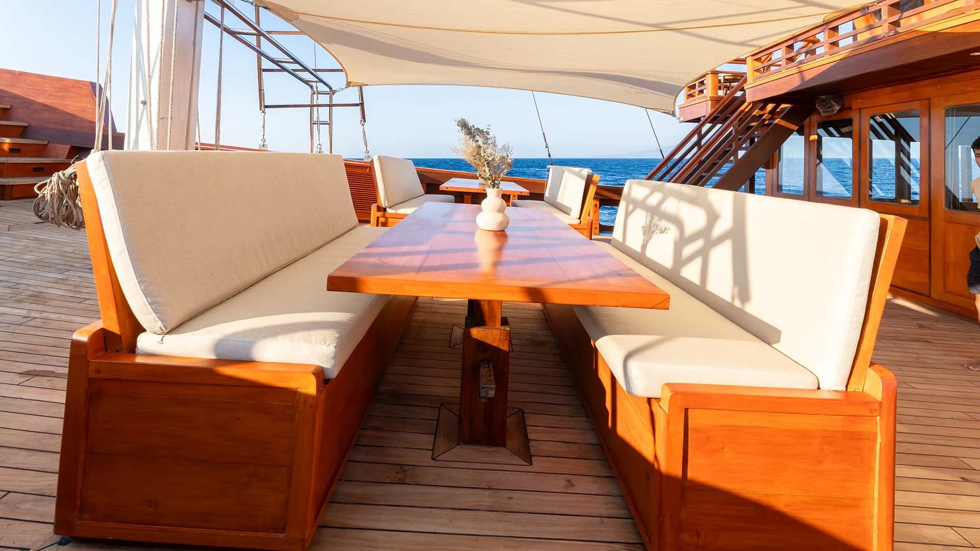 205 Foredeck seating.jpg