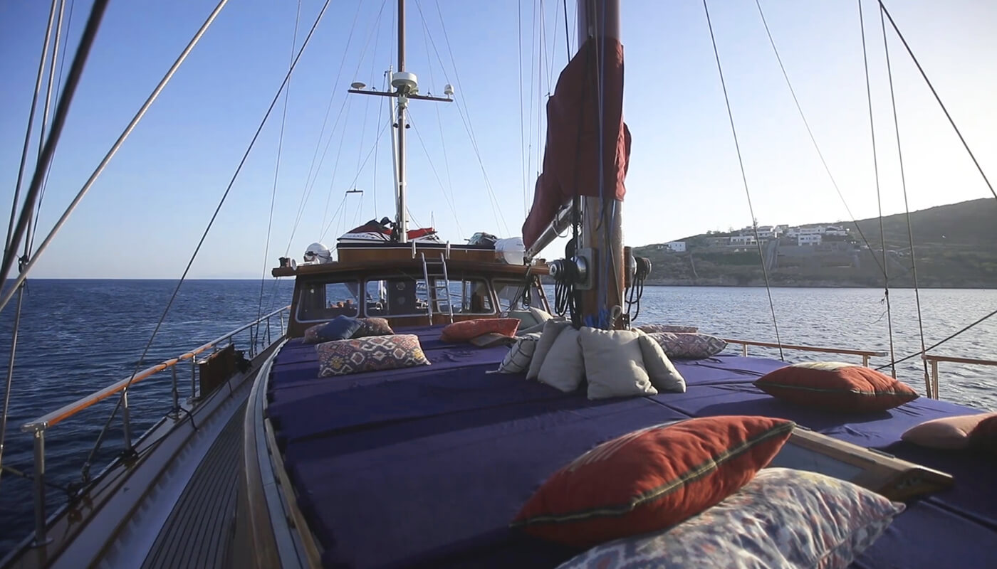 205 Foredeck sunpads.jpg
