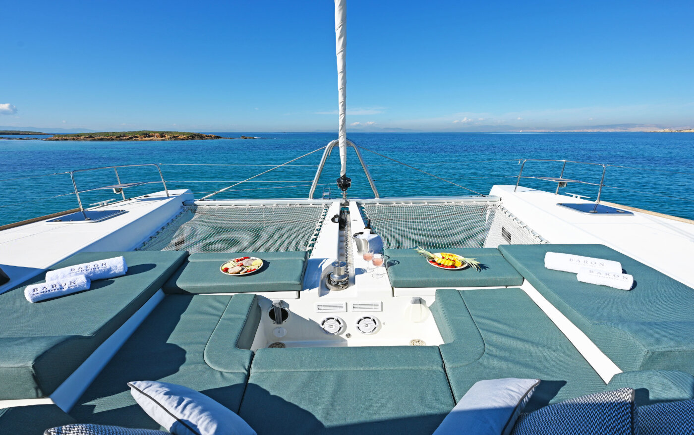 205 Foredeck view over bow trampolines.jpg