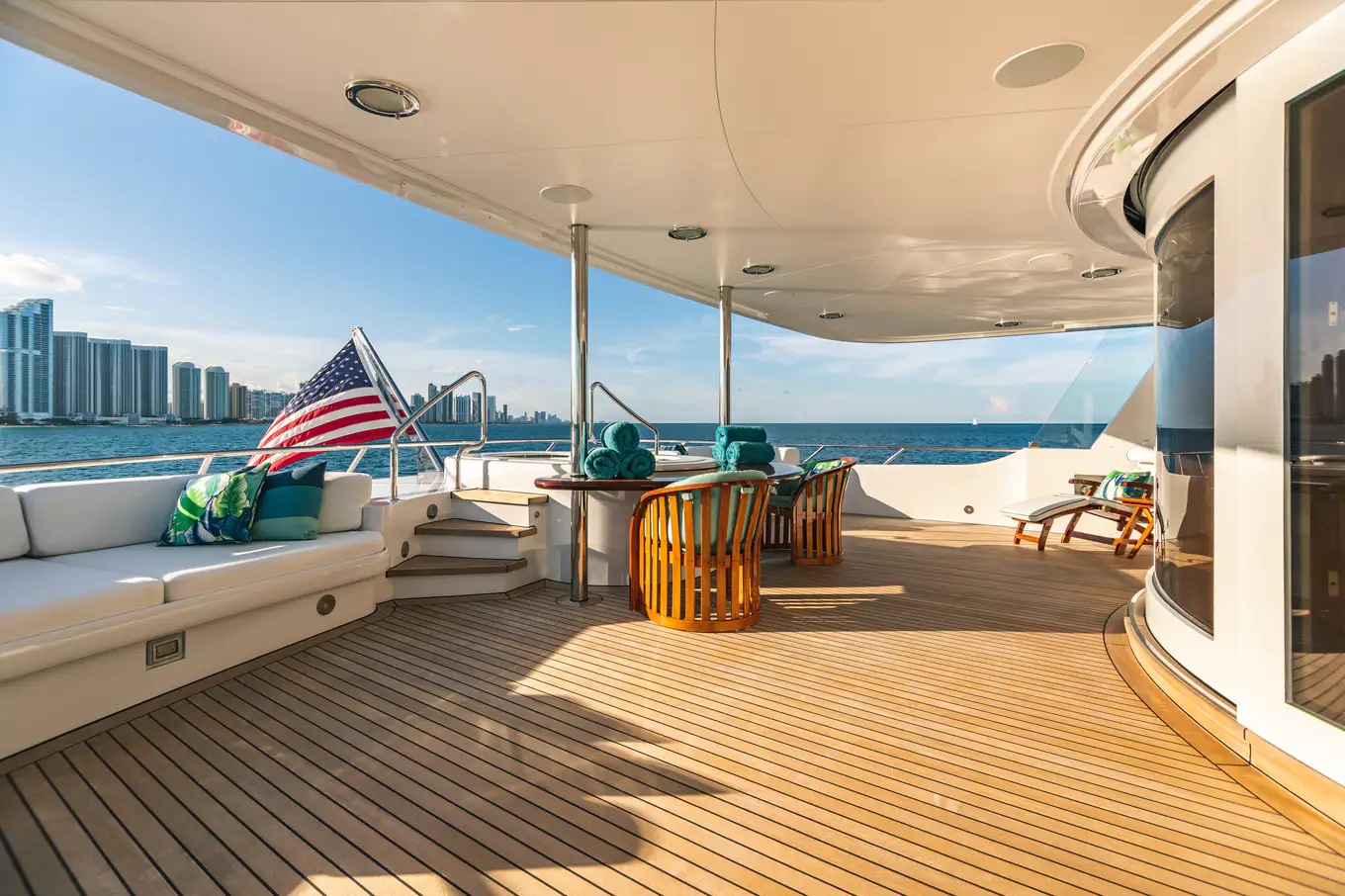 205 Jacuzzi on Owners deck.jpg