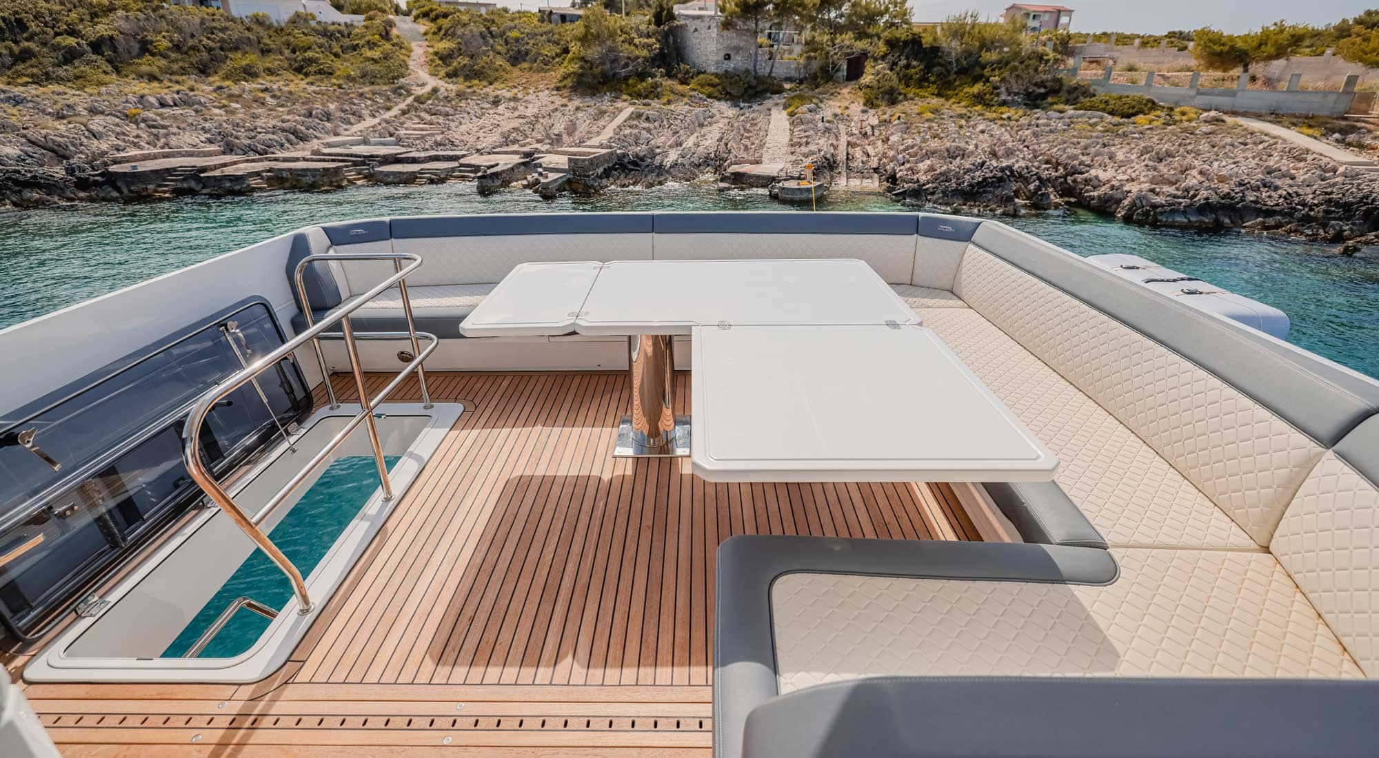 205 Sun deck aft dining setting.jpg