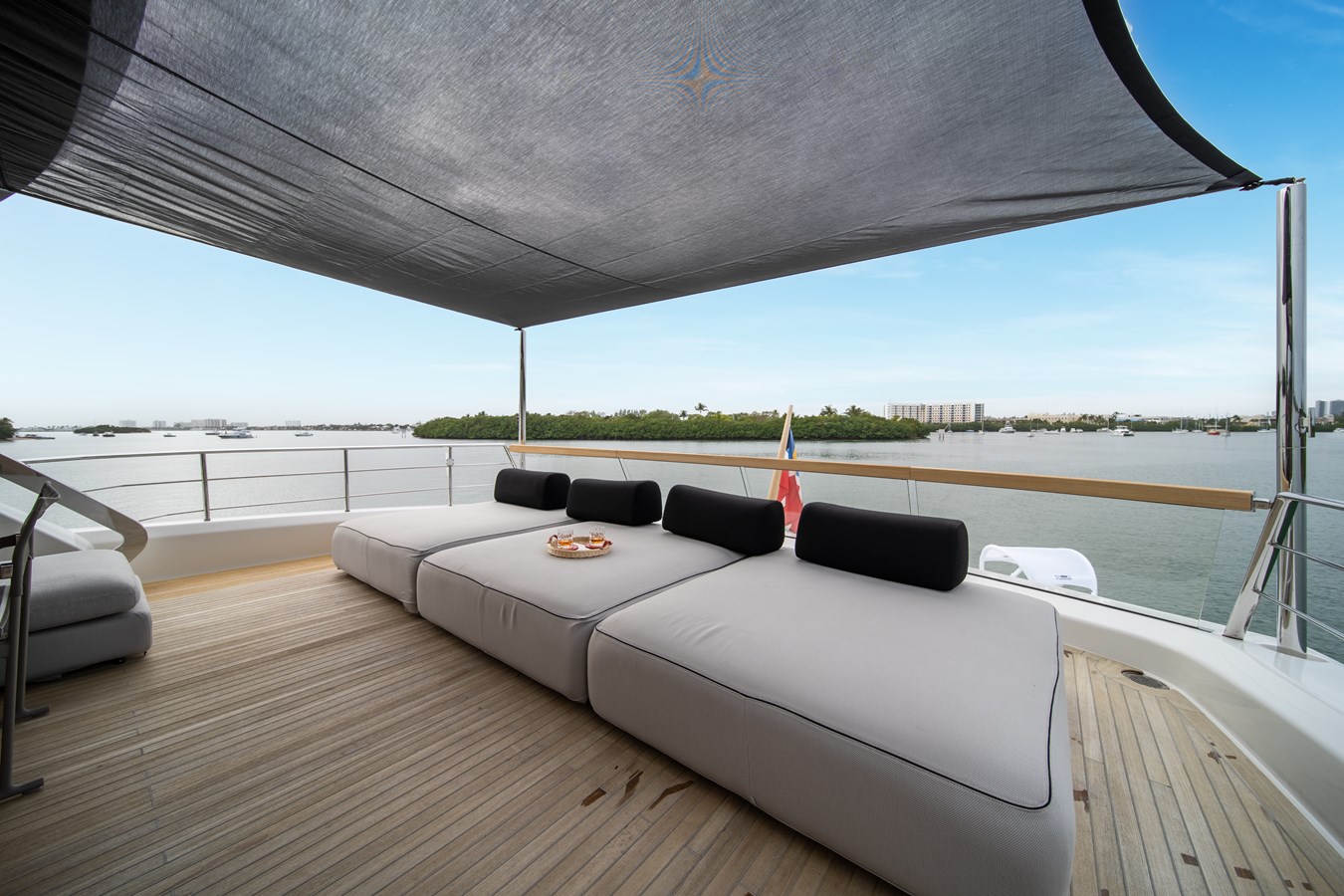 205 Sun deck aft with sun pads.jpg