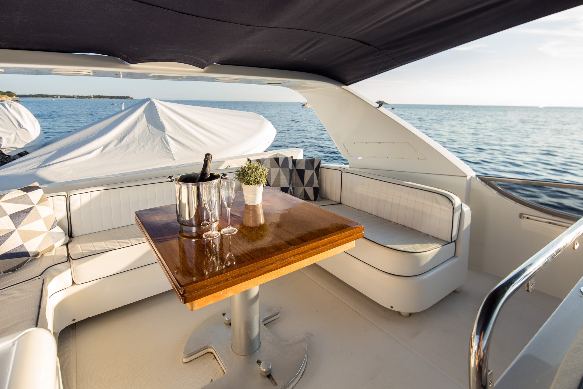 205 Sun deck dining setting.jpg