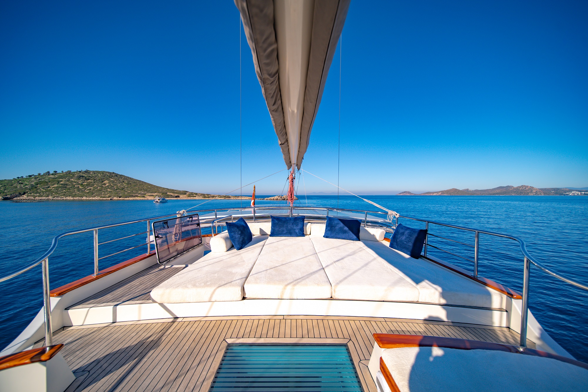 205 Sun deck sun pads.jpg