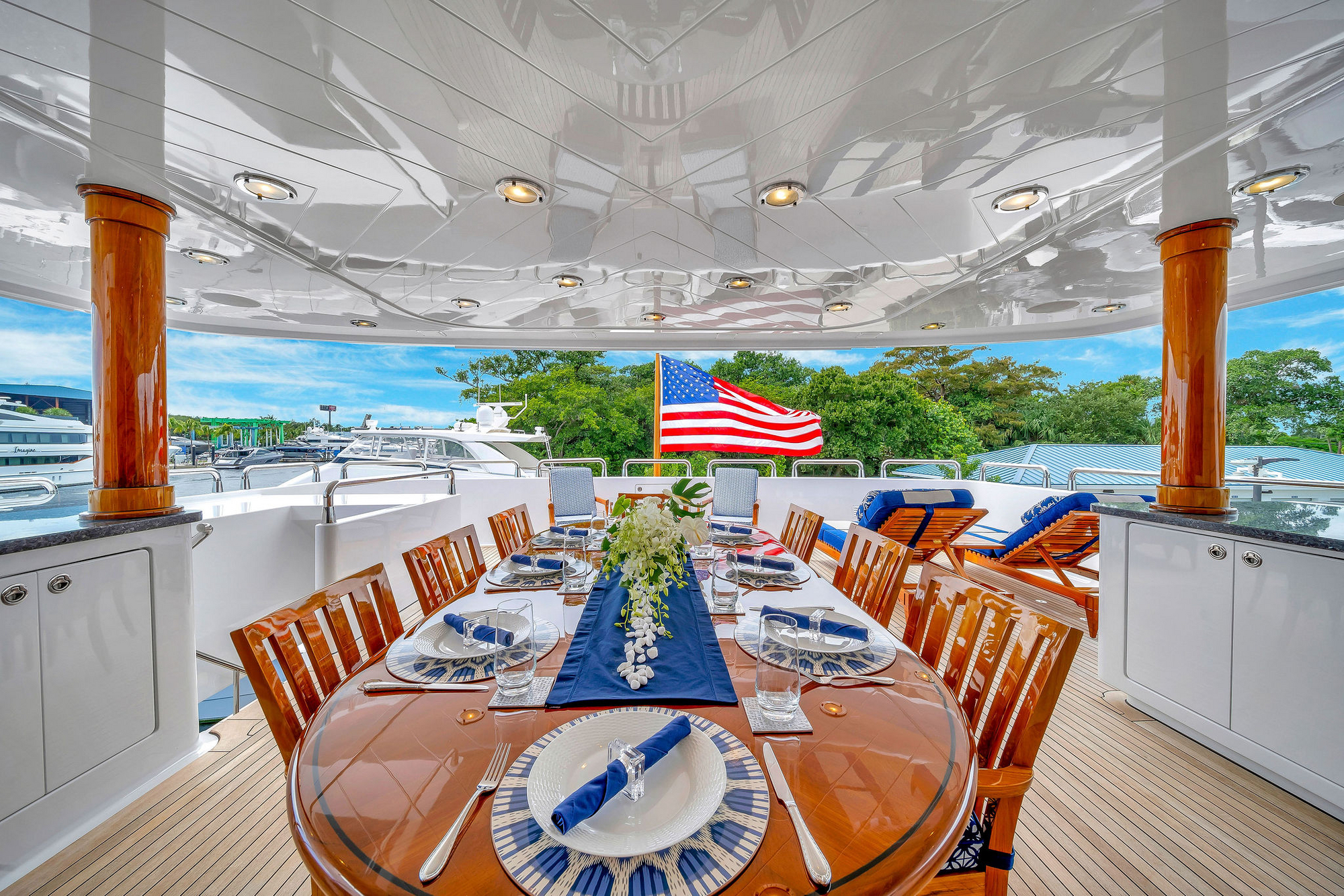 205 Upper deck aft dining.jpg